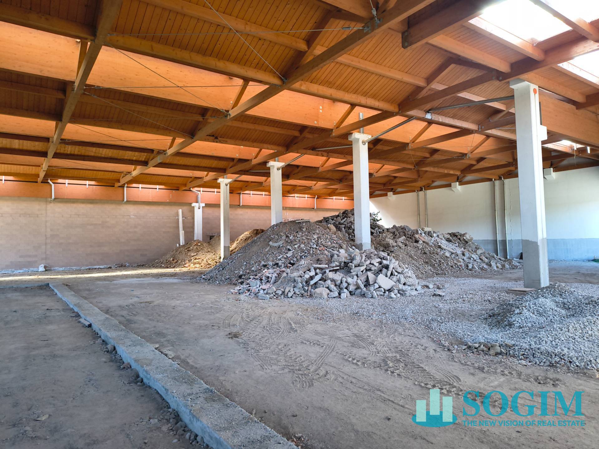 Capannone in vendita a Casatenovo