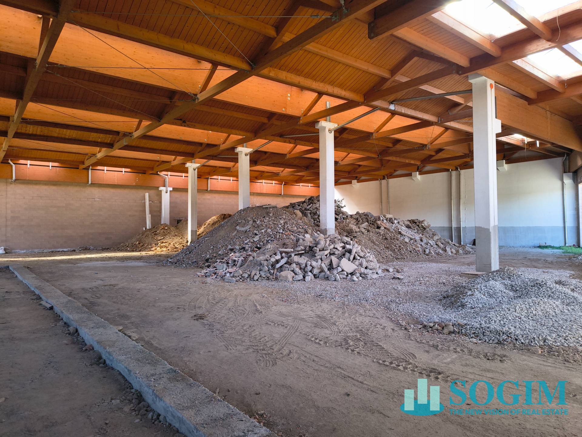 Capannone in vendita a Casatenovo