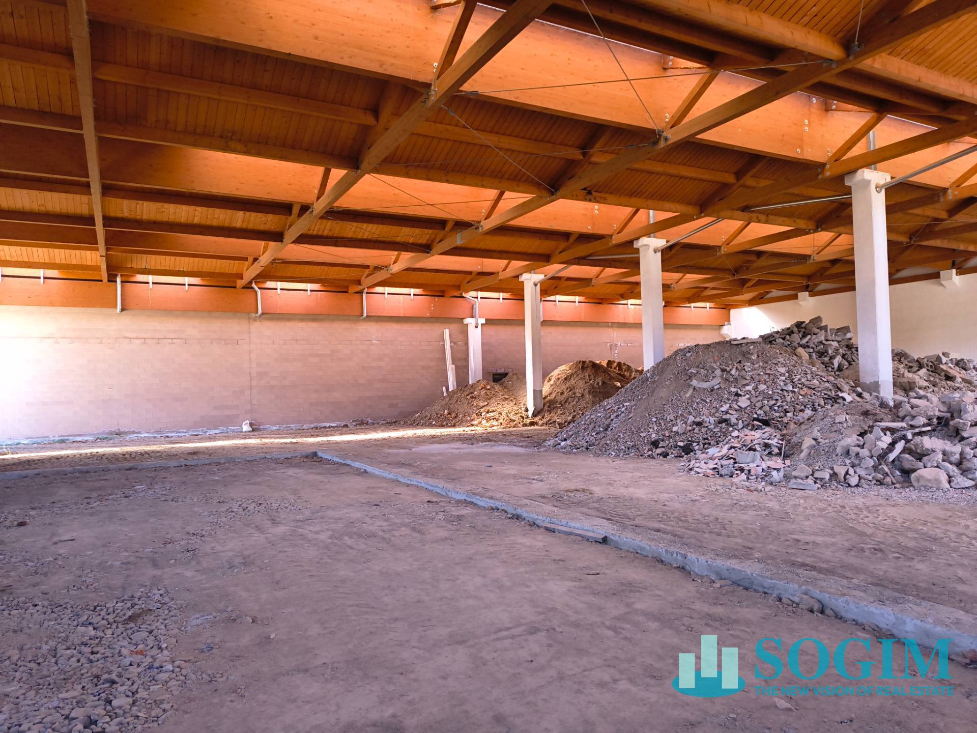 Capannone in vendita a Casatenovo