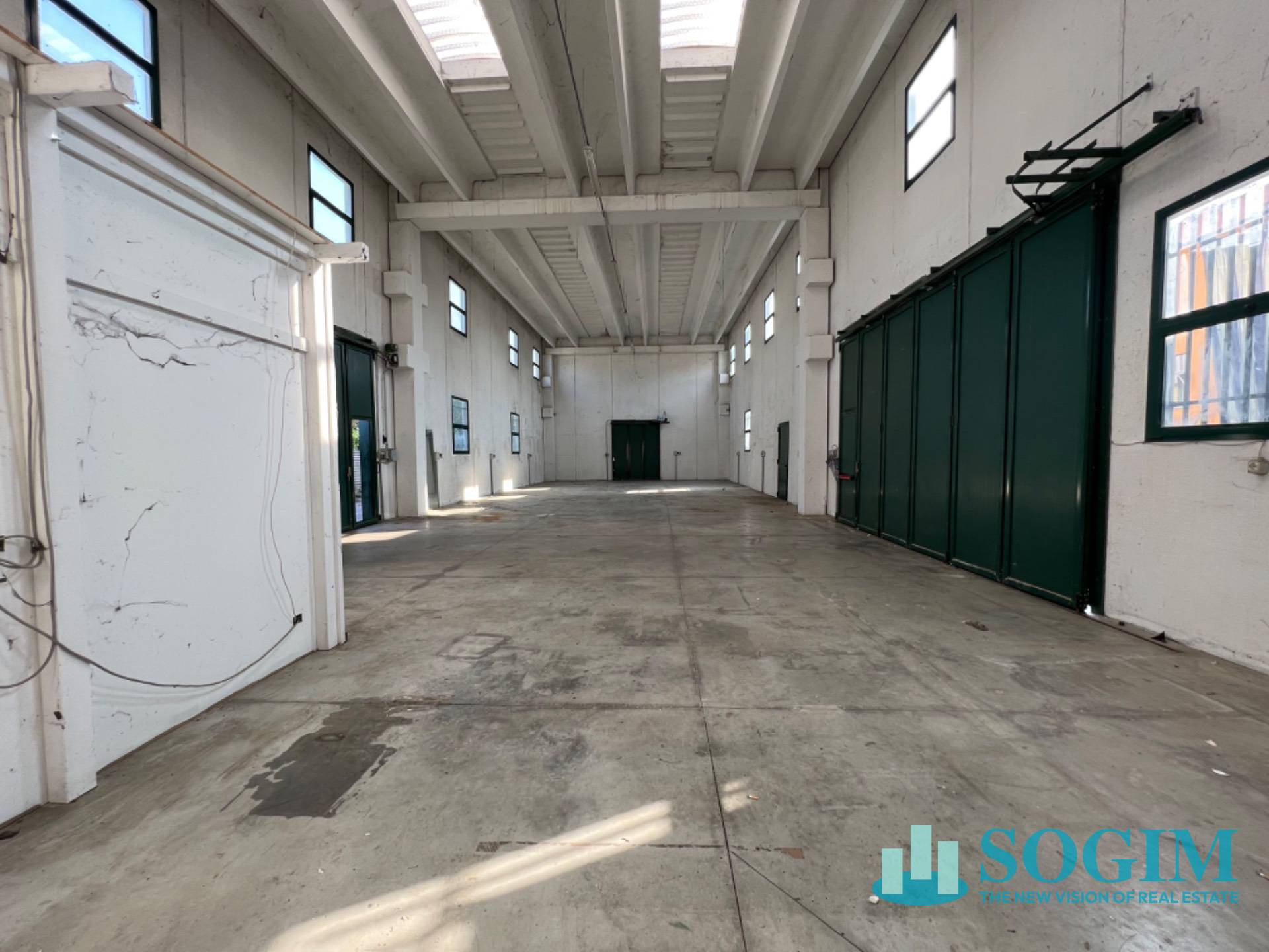 Capannone in affitto a Verano Brianza