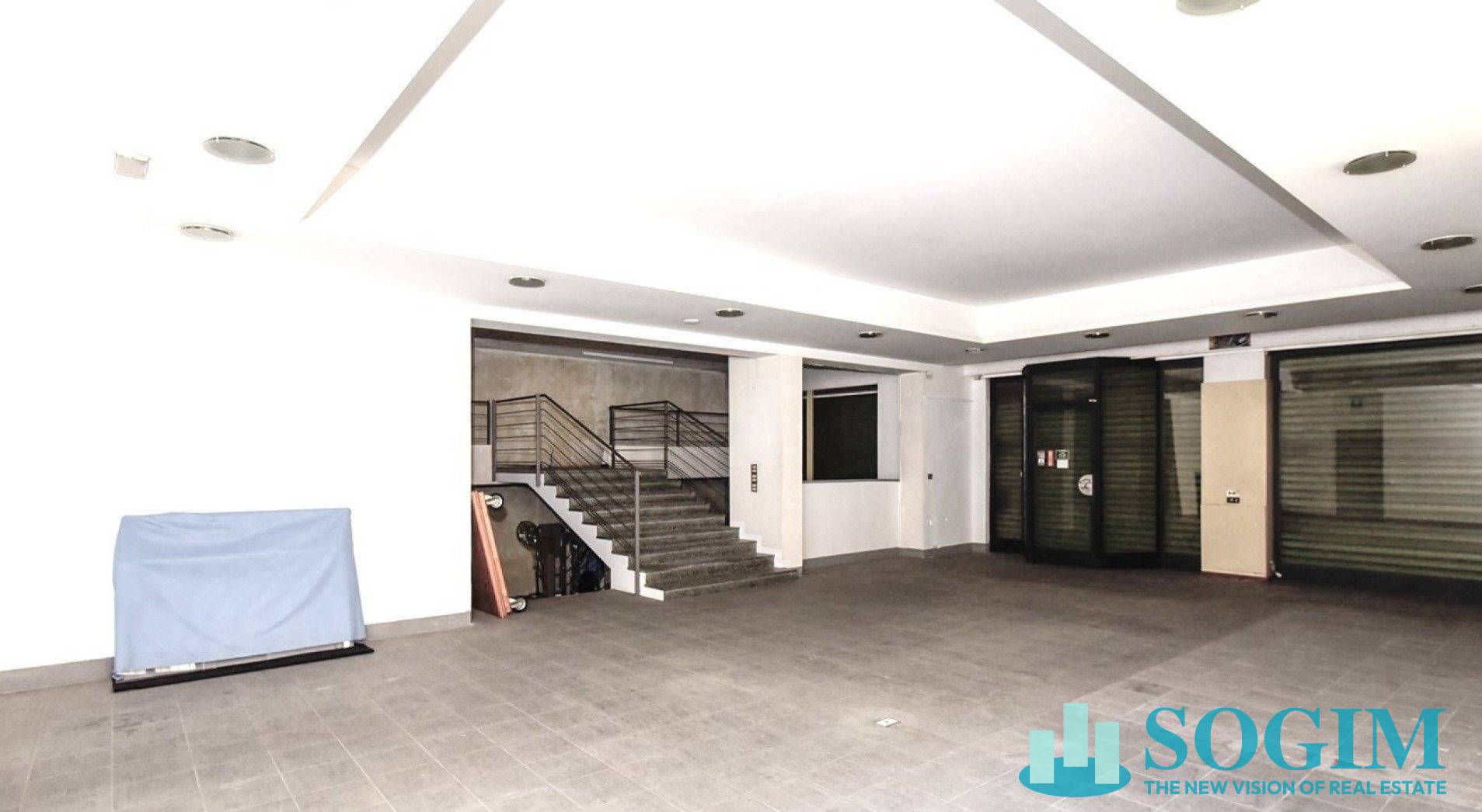 Immobile commerciale in affitto a Lazzate