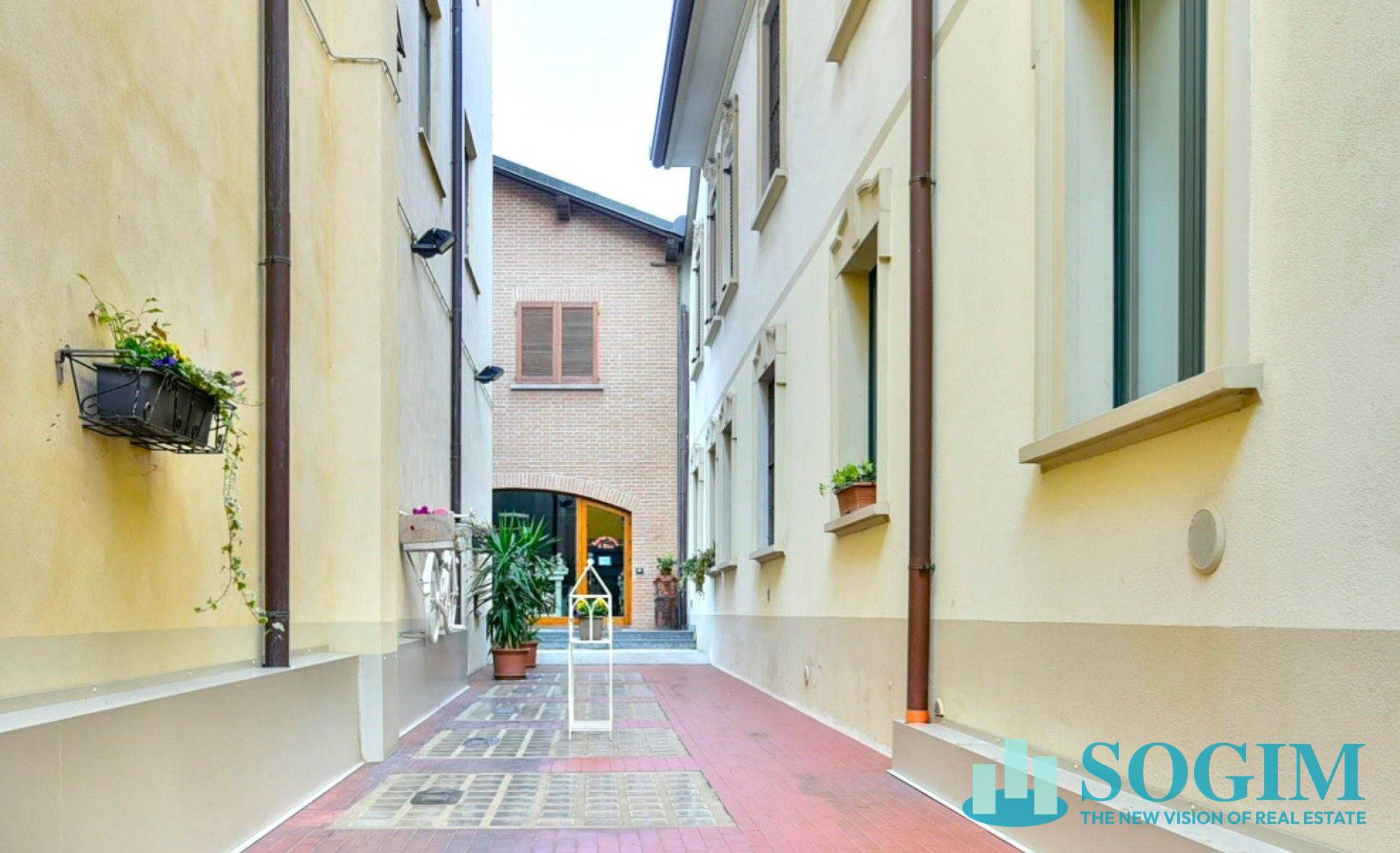 Immobile commerciale in affitto a Lazzate