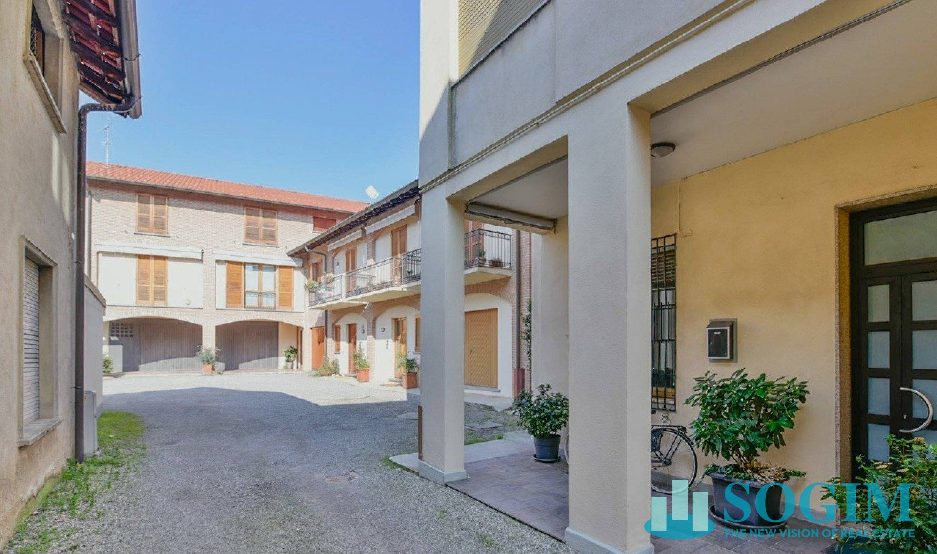 Immobile commerciale in affitto a Lazzate