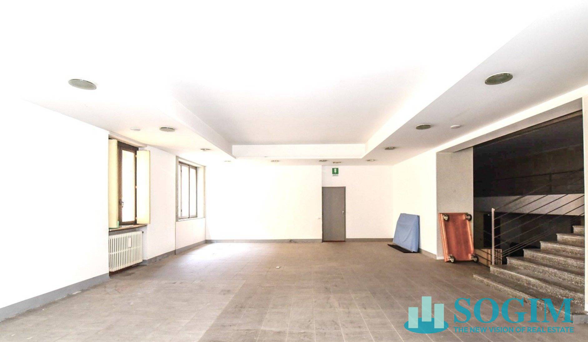 Immobile commerciale in affitto a Lazzate