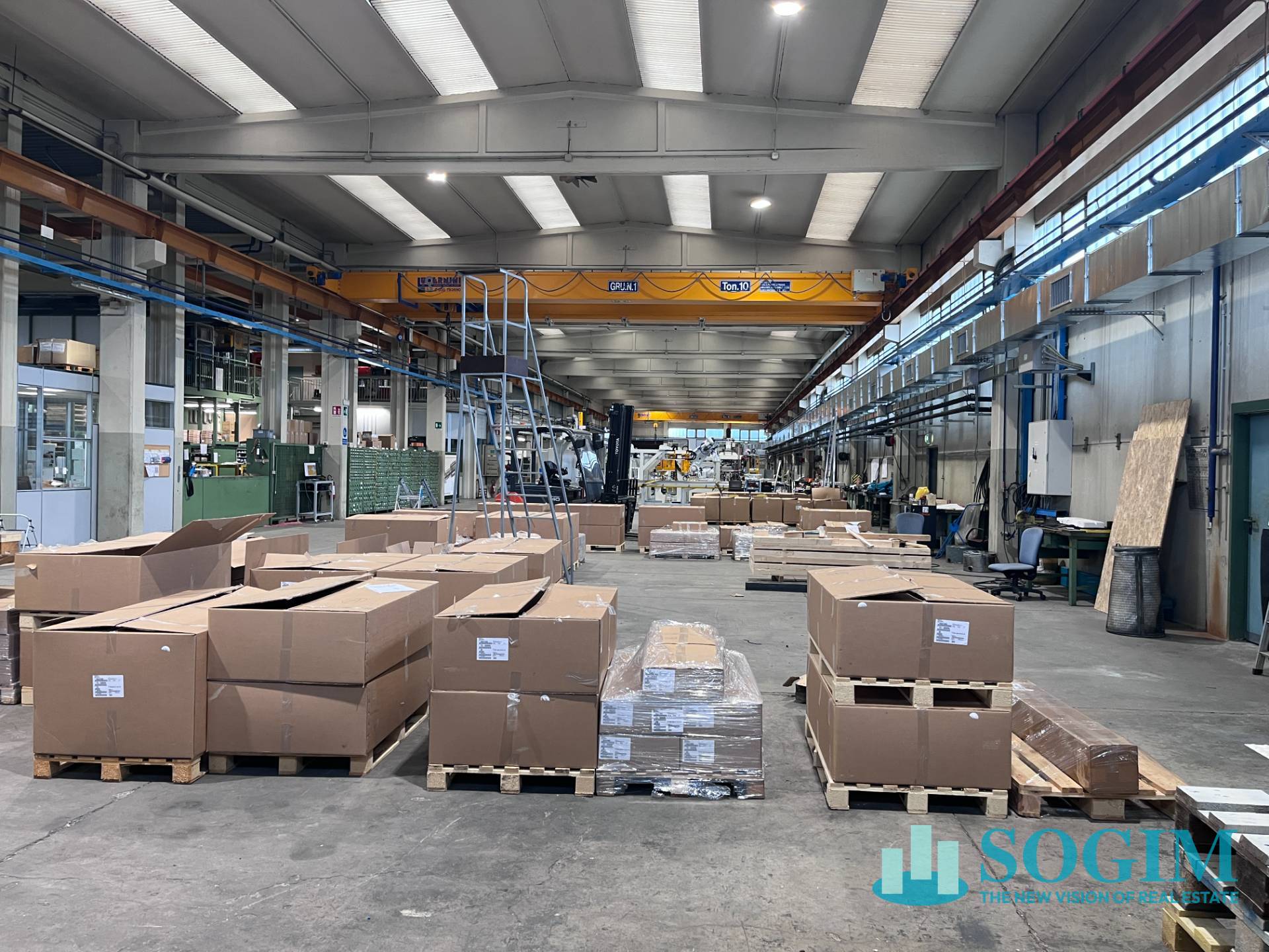 Capannone + Palazzina Uffici in vendita a Assago