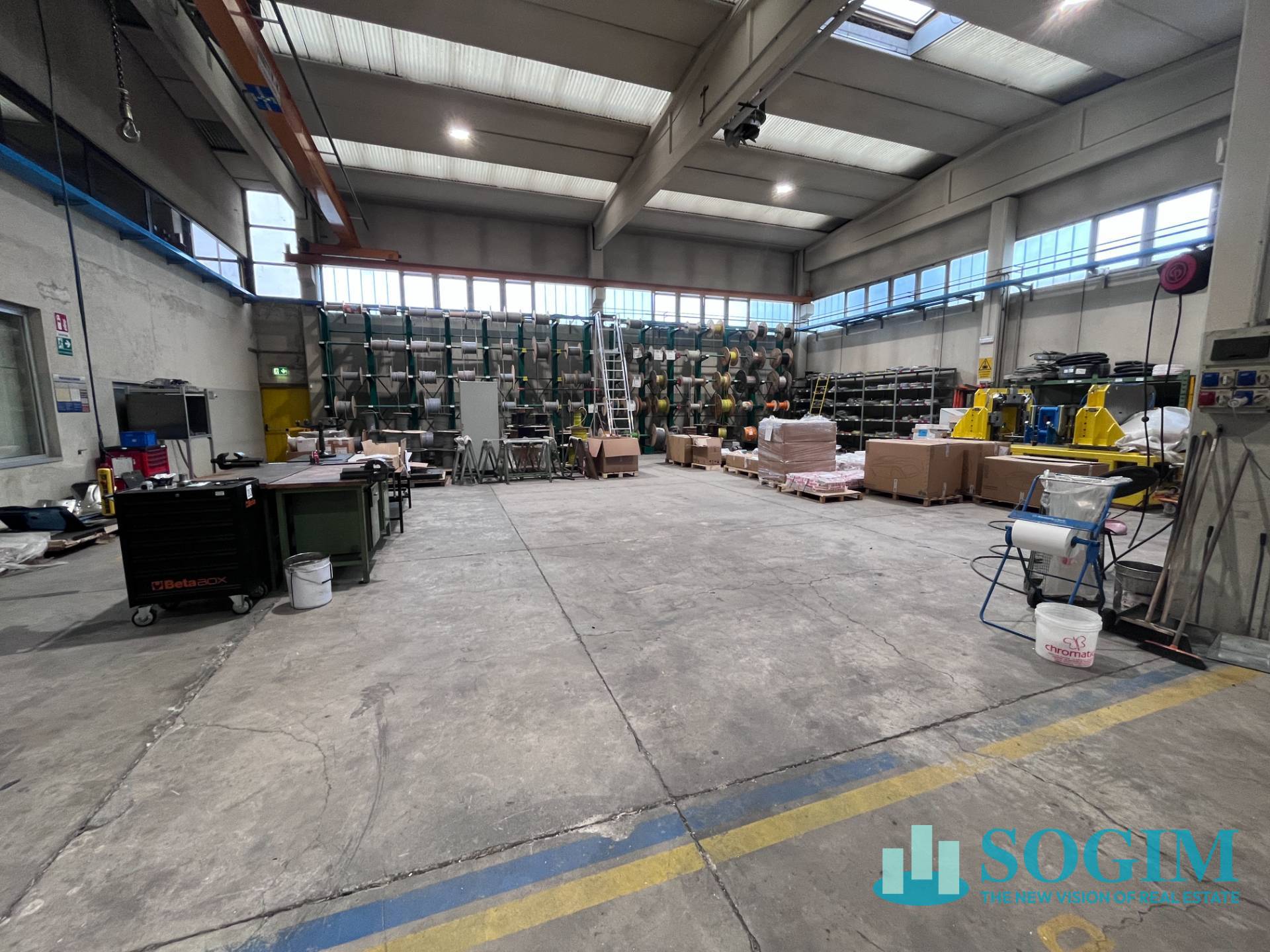 Capannone + Palazzina Uffici in vendita a Assago