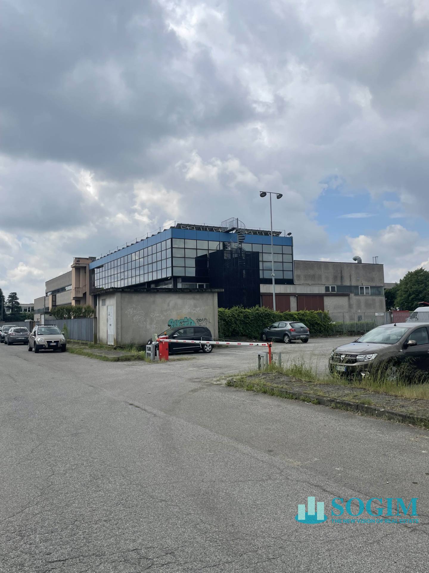 Capannone + Palazzina Uffici in vendita a Assago