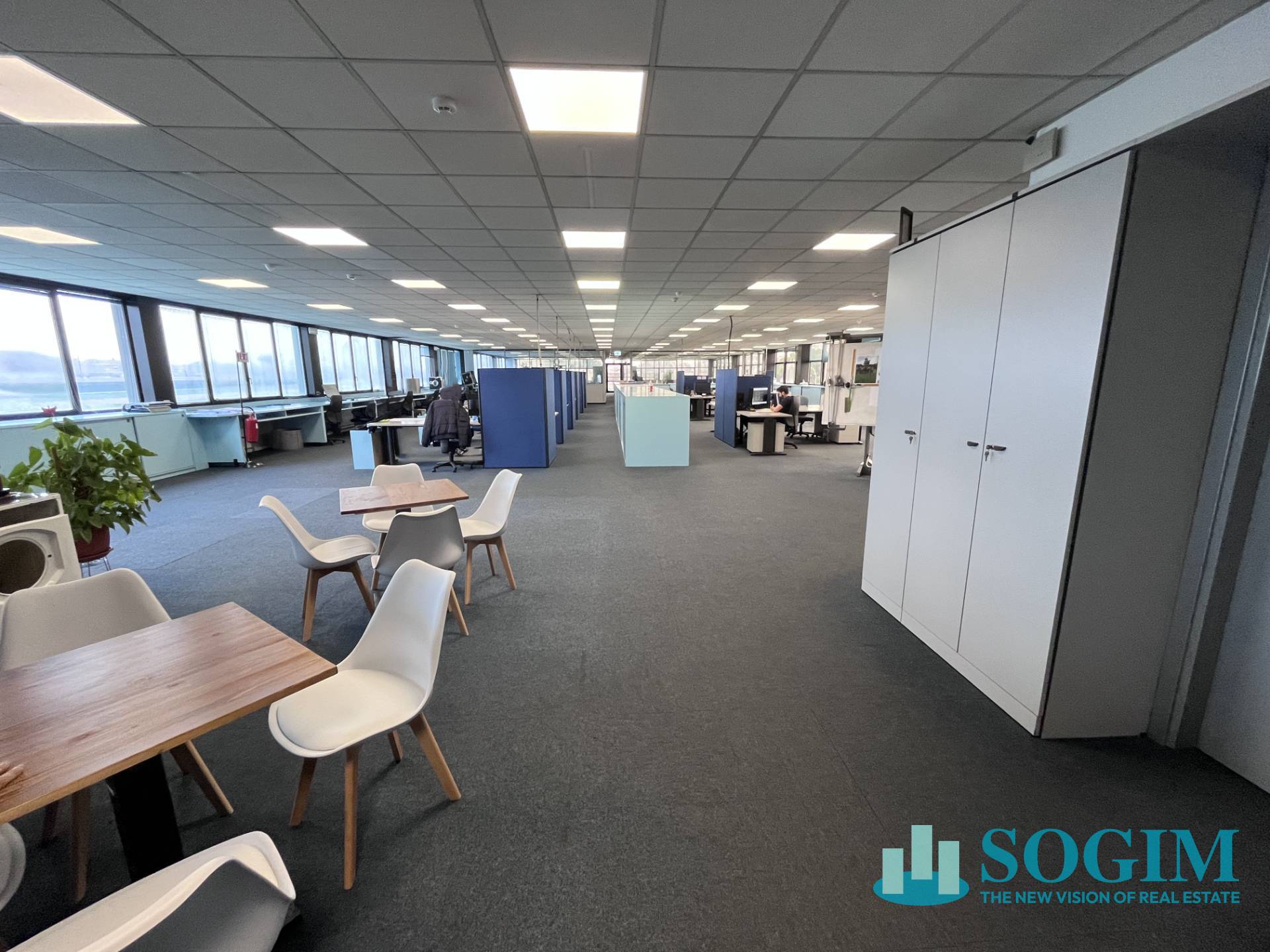 Capannone + Palazzina Uffici in vendita a Assago