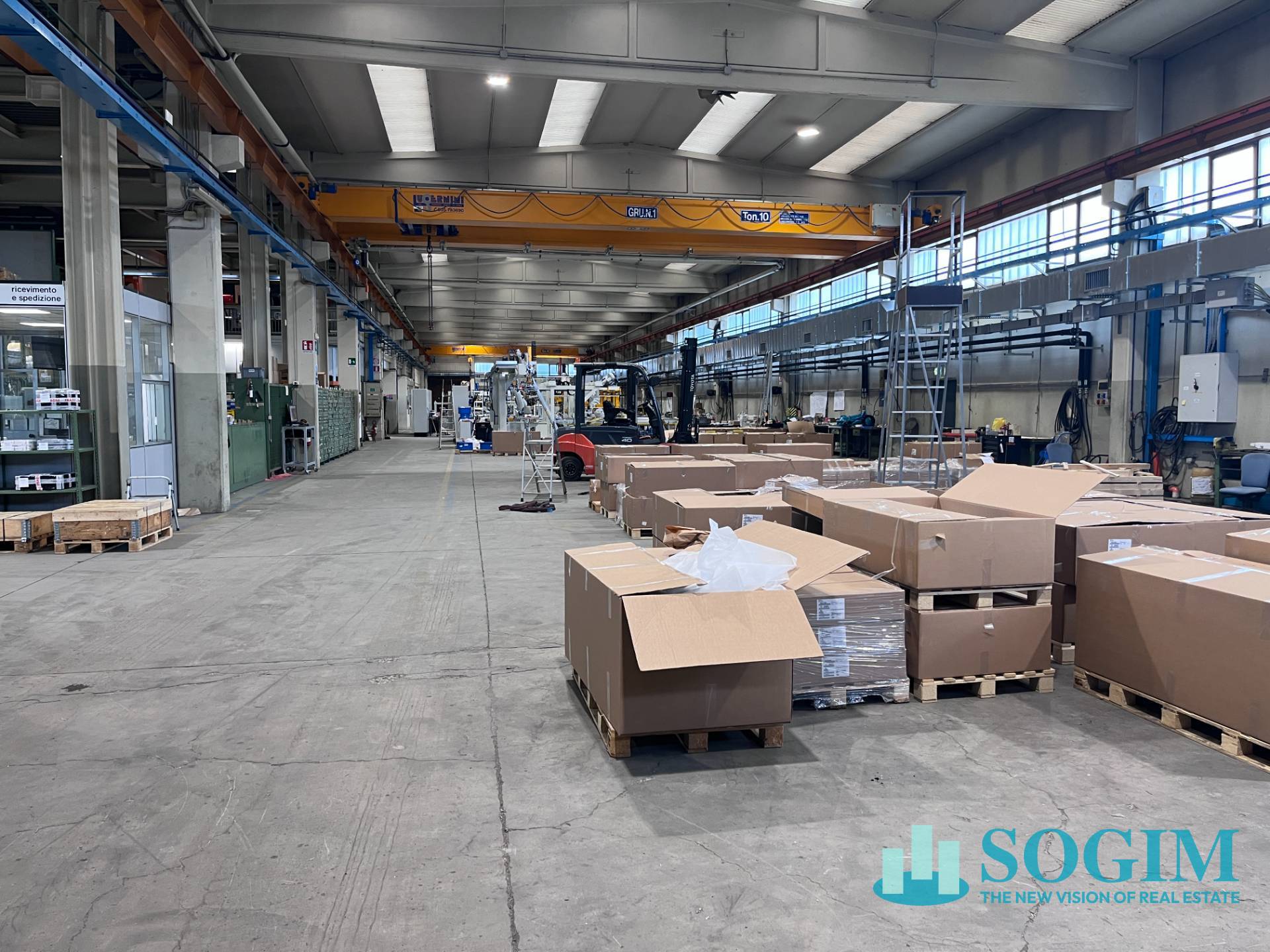 Capannone + Palazzina Uffici in vendita a Assago