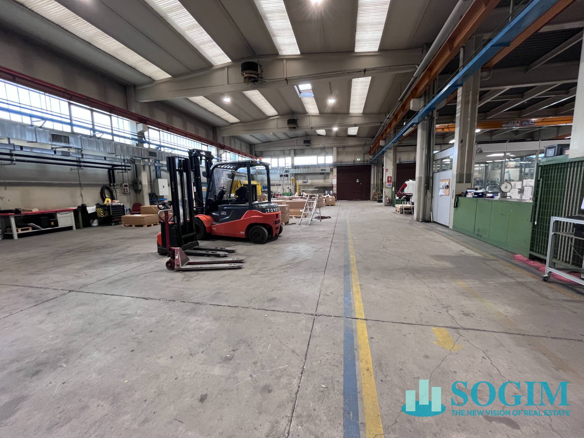 Capannone + Palazzina Uffici in vendita a Assago