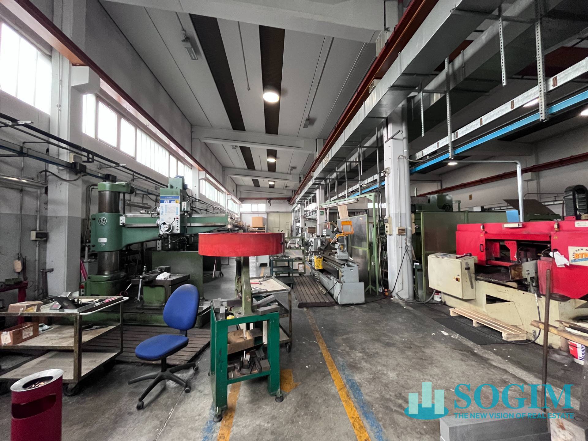 Capannone in vendita a Assago