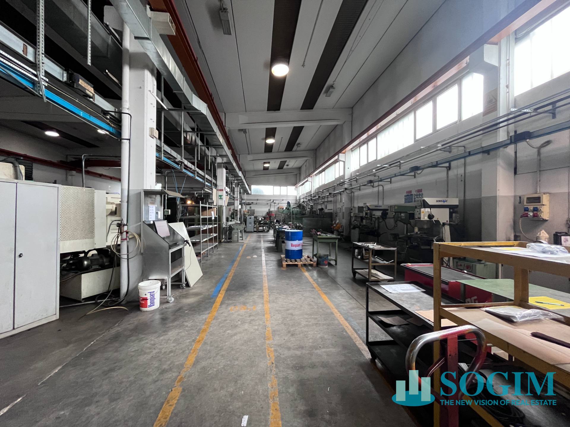 Capannone in vendita a Assago