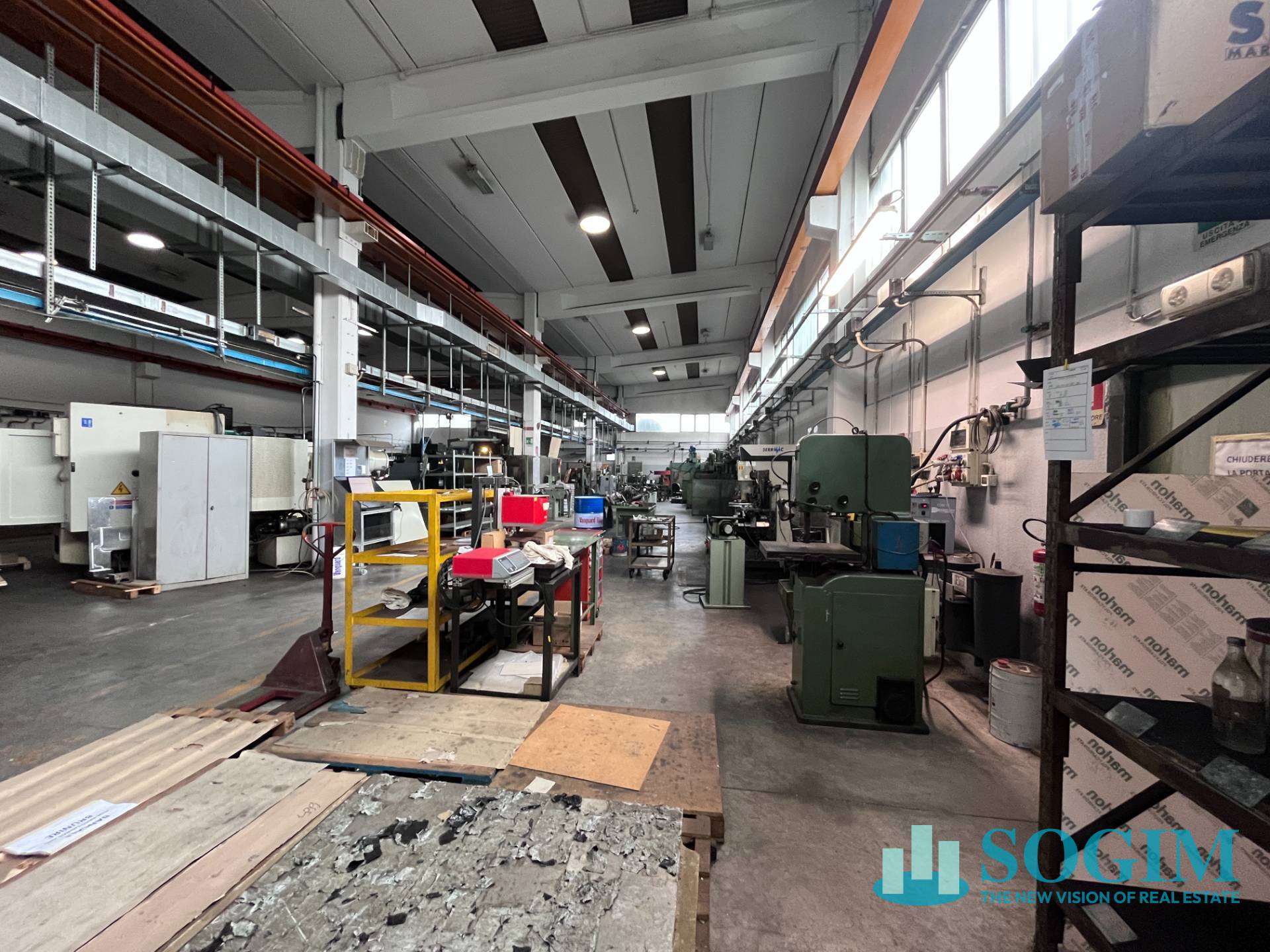 Capannone in vendita a Assago