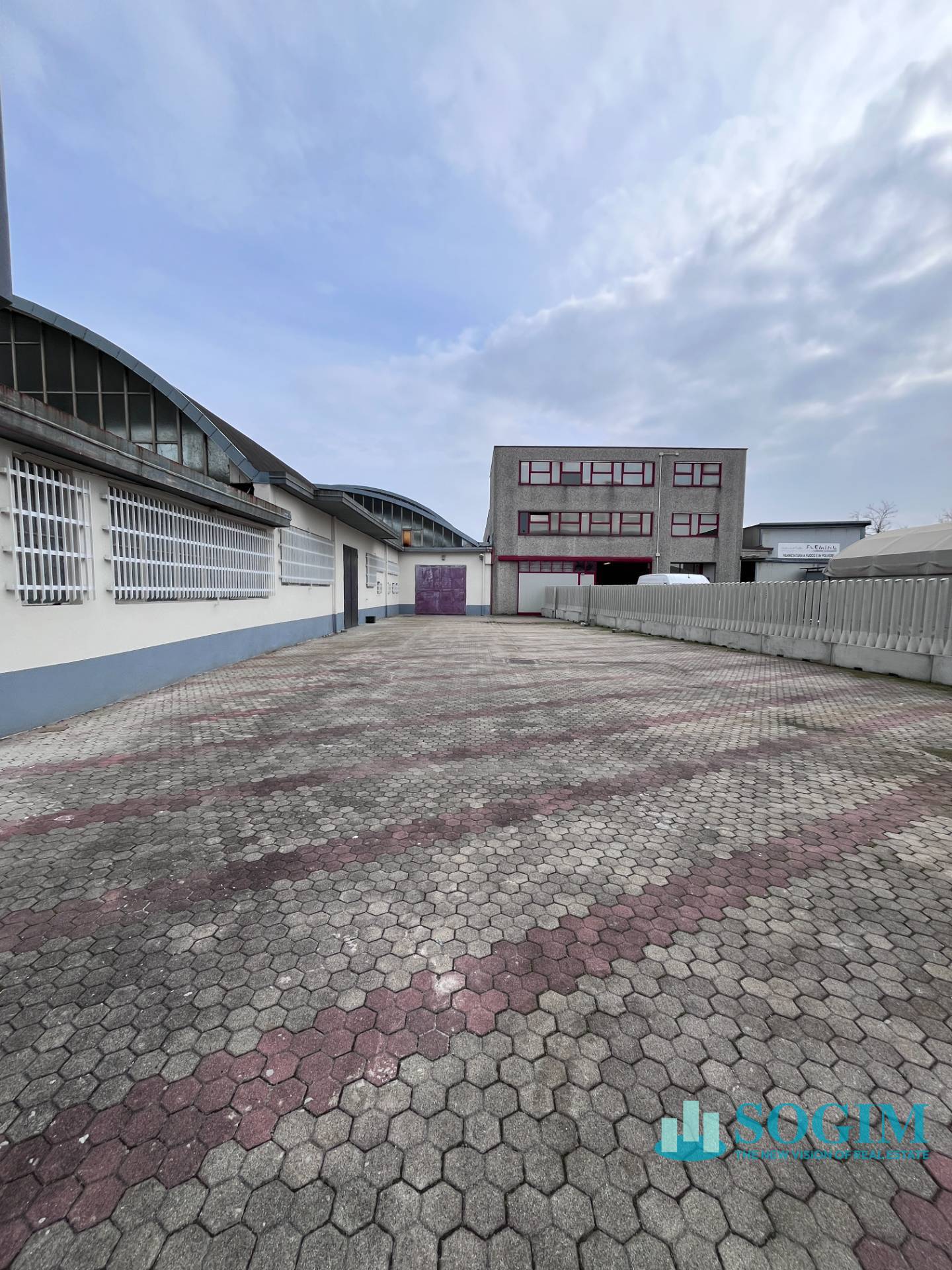 Capannone + Palazzina Uffici in vendita a Trezzano sul Naviglio
