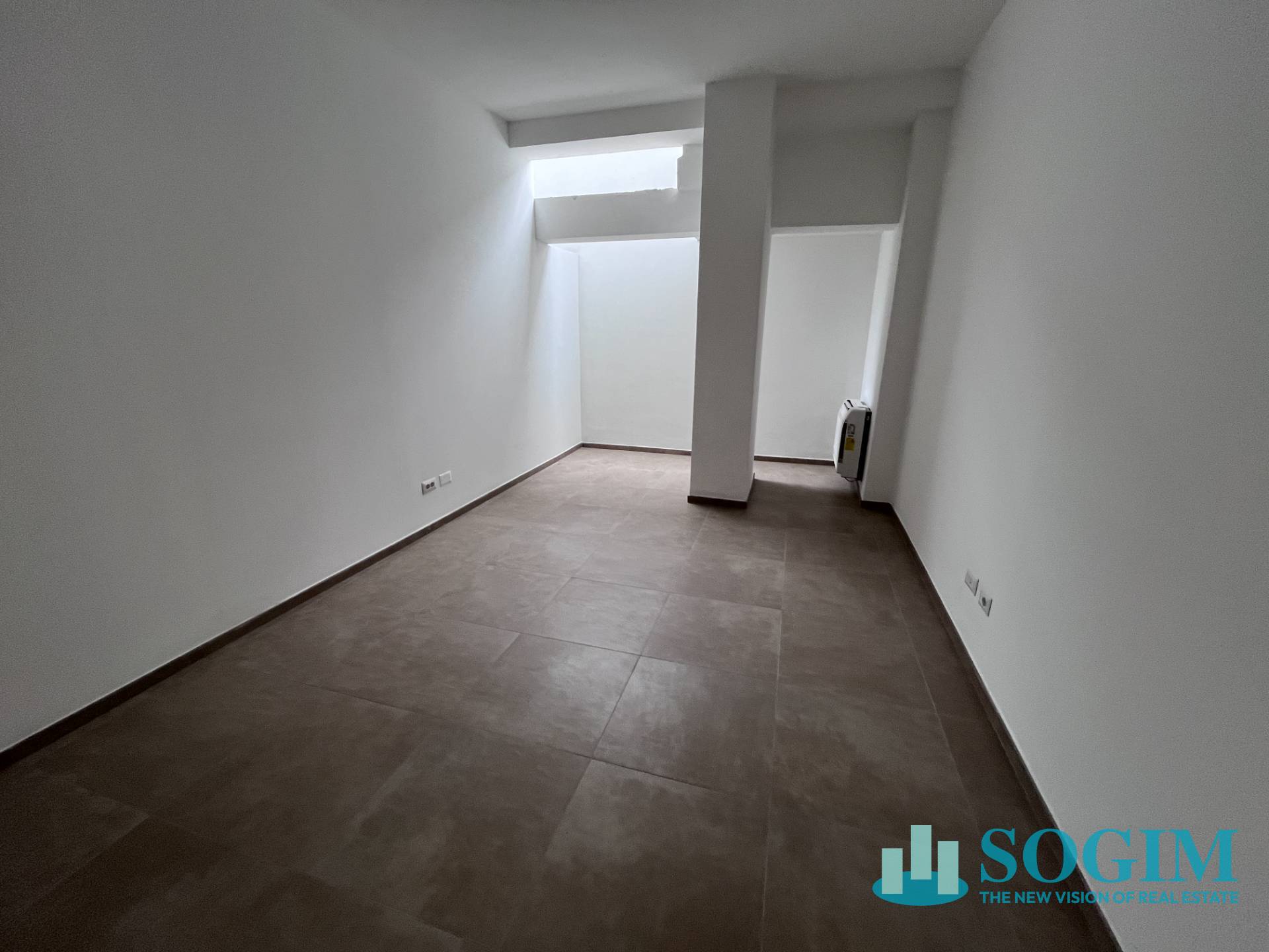 Capannone + Palazzina Uffici in vendita a Trezzano sul Naviglio