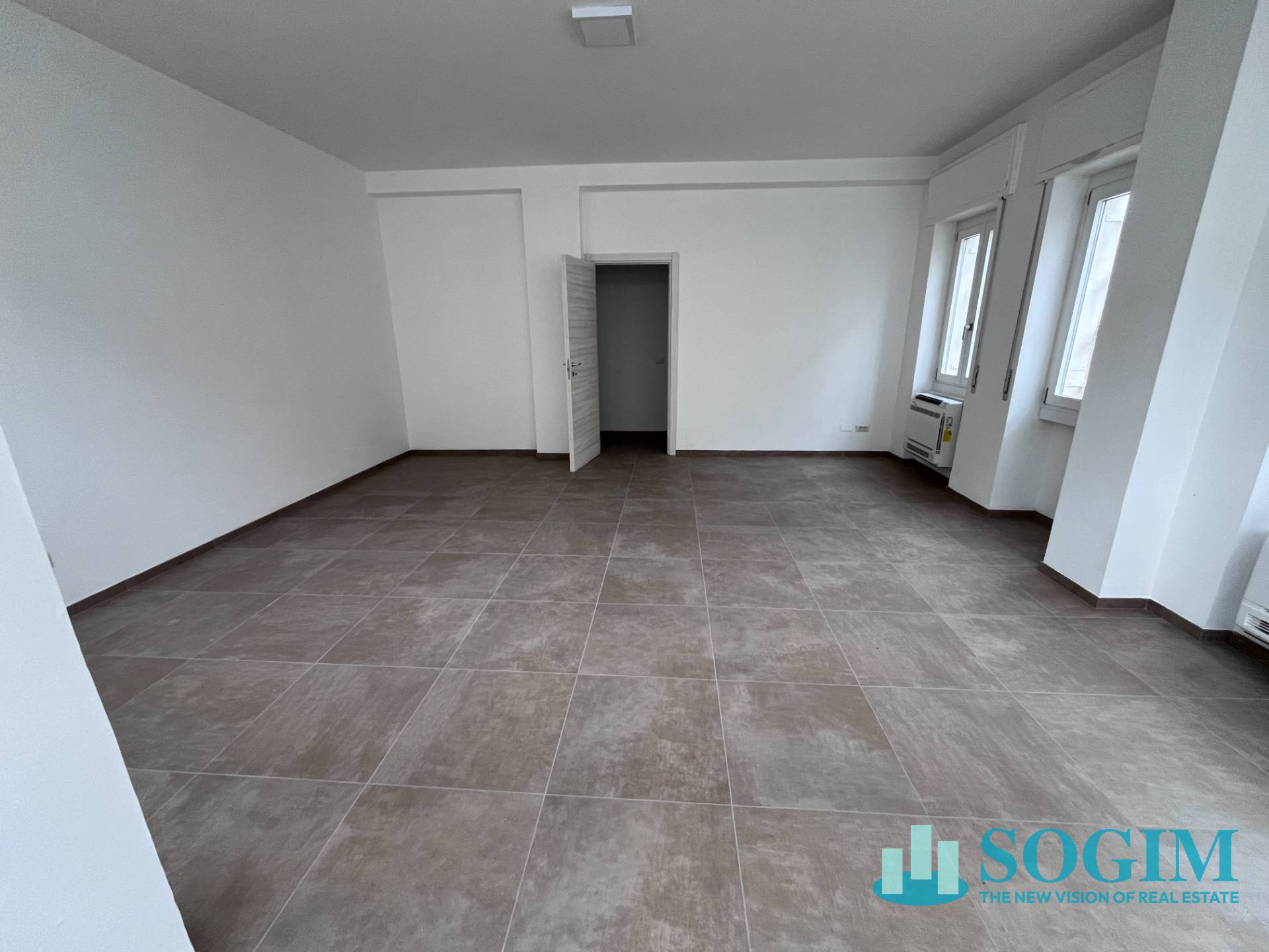 Capannone + Palazzina Uffici in vendita a Trezzano sul Naviglio