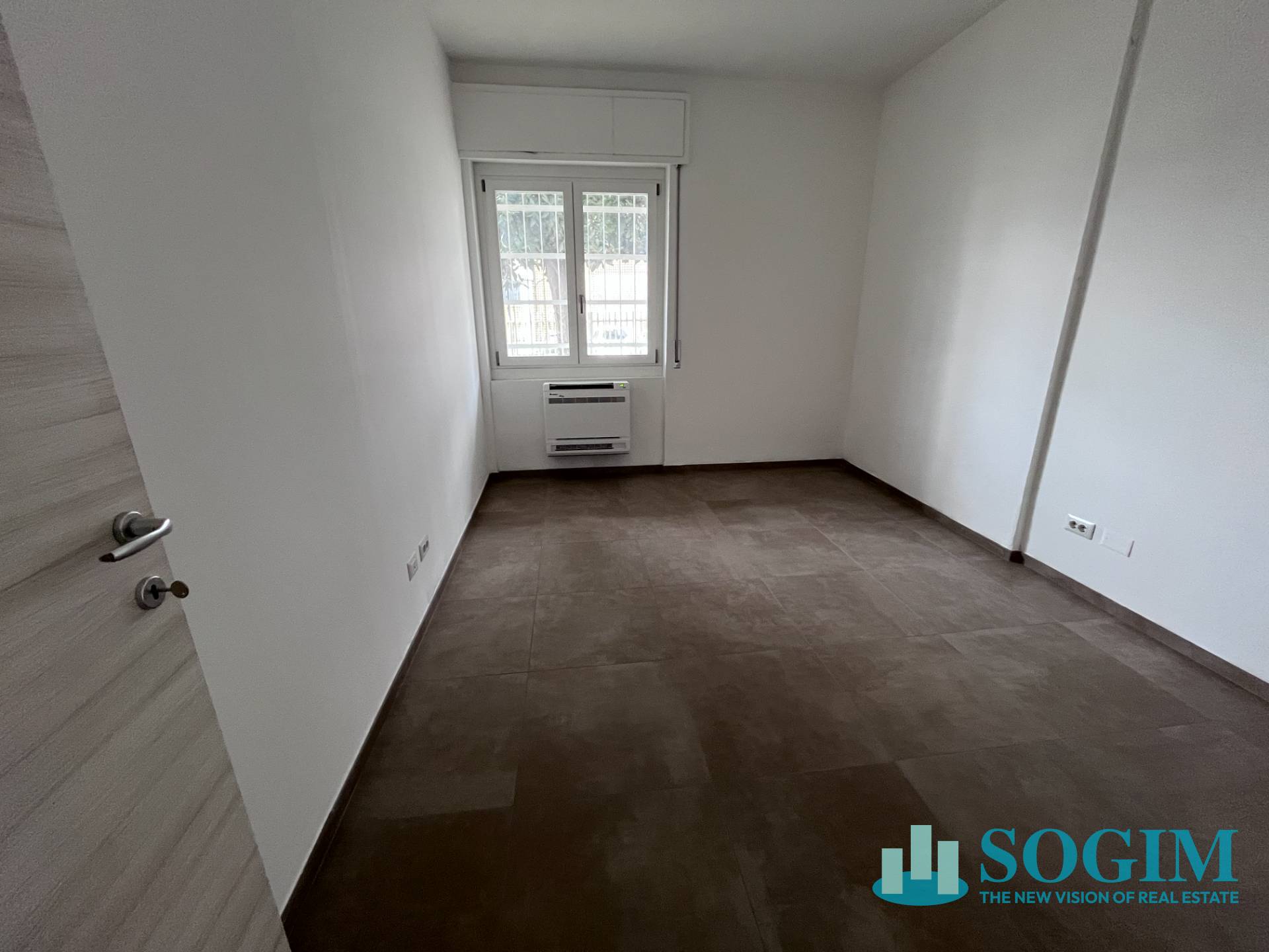Capannone + Palazzina Uffici in vendita a Trezzano sul Naviglio