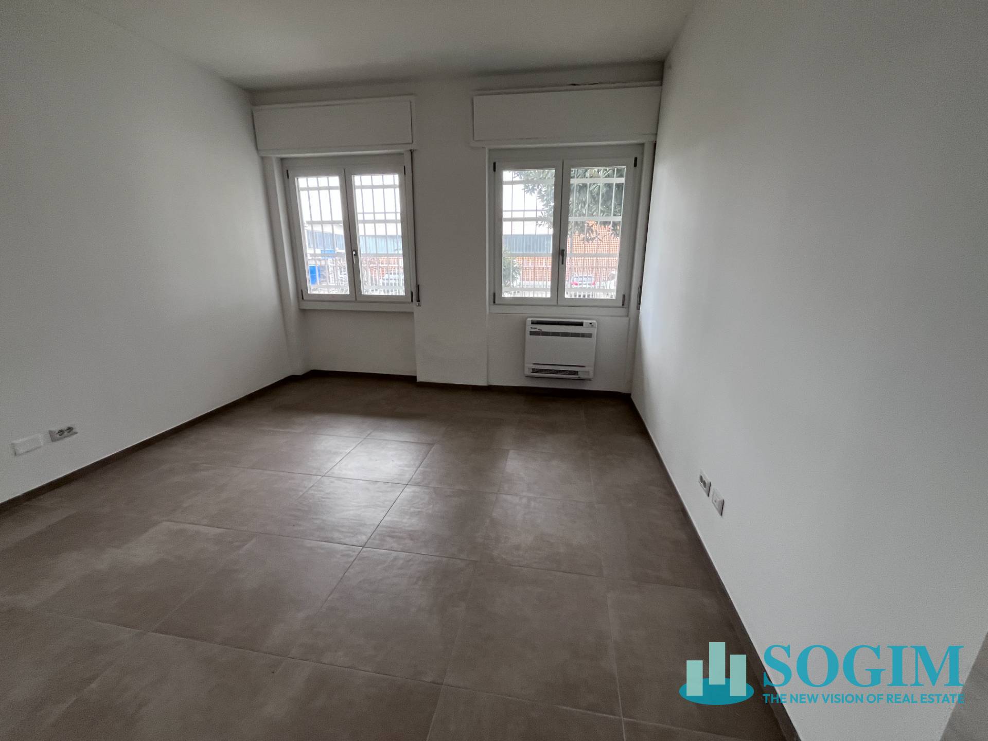 Capannone + Palazzina Uffici in vendita a Trezzano sul Naviglio