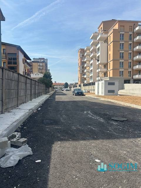 Capannone + Palazzina Uffici in vendita a Trezzano sul Naviglio