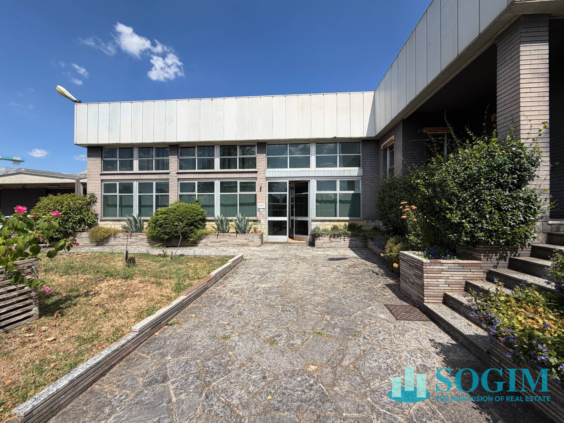 Capannone + Palazzina Uffici in vendita a Cogliate