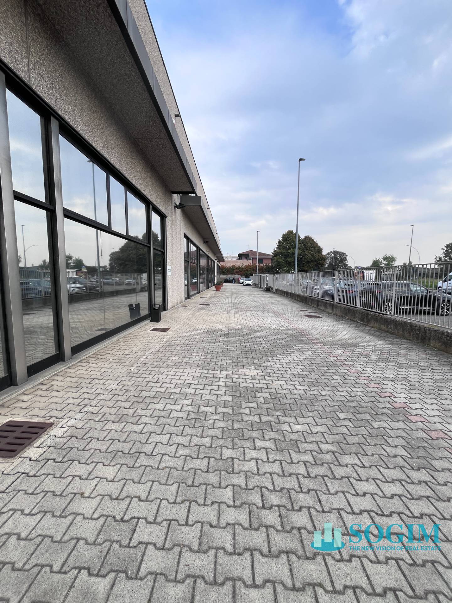 Capannone + Palazzina Uffici in affitto a Zibido San Giacomo