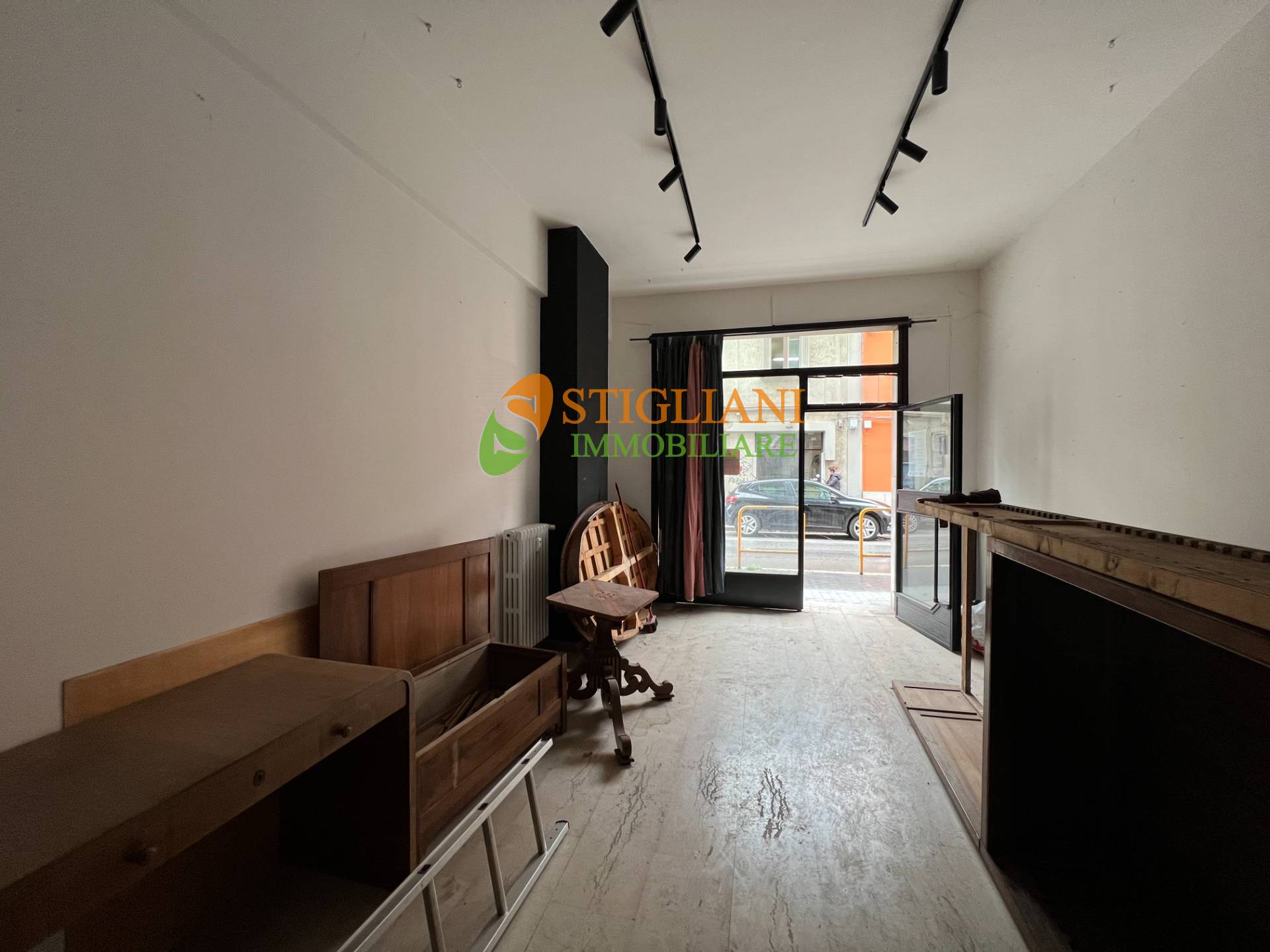 Locale commerciale in affitto a Campobasso, Centro