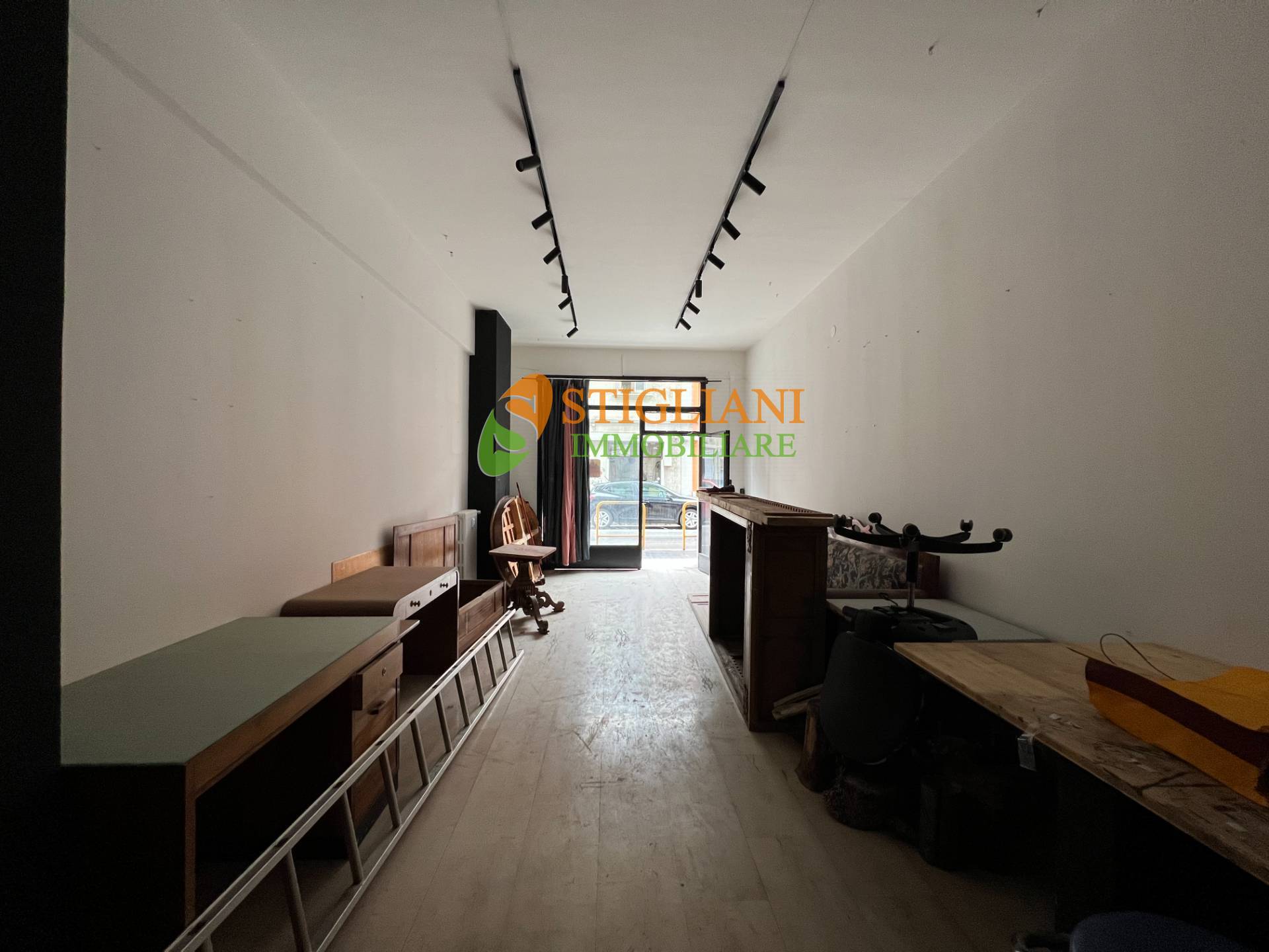 Locale commerciale in affitto a Campobasso, Centro