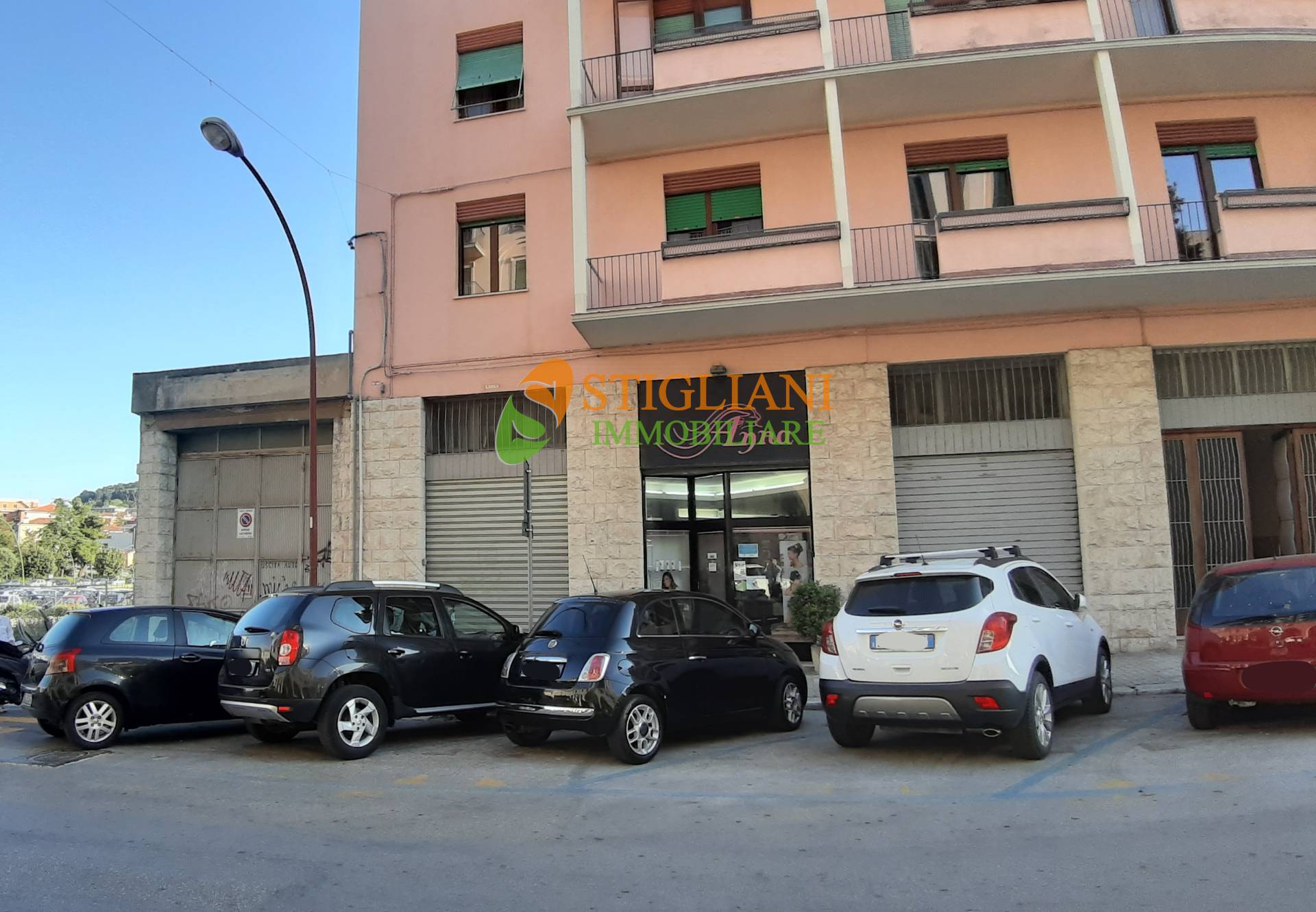 Locale commerciale in affitto a Campobasso, Centro