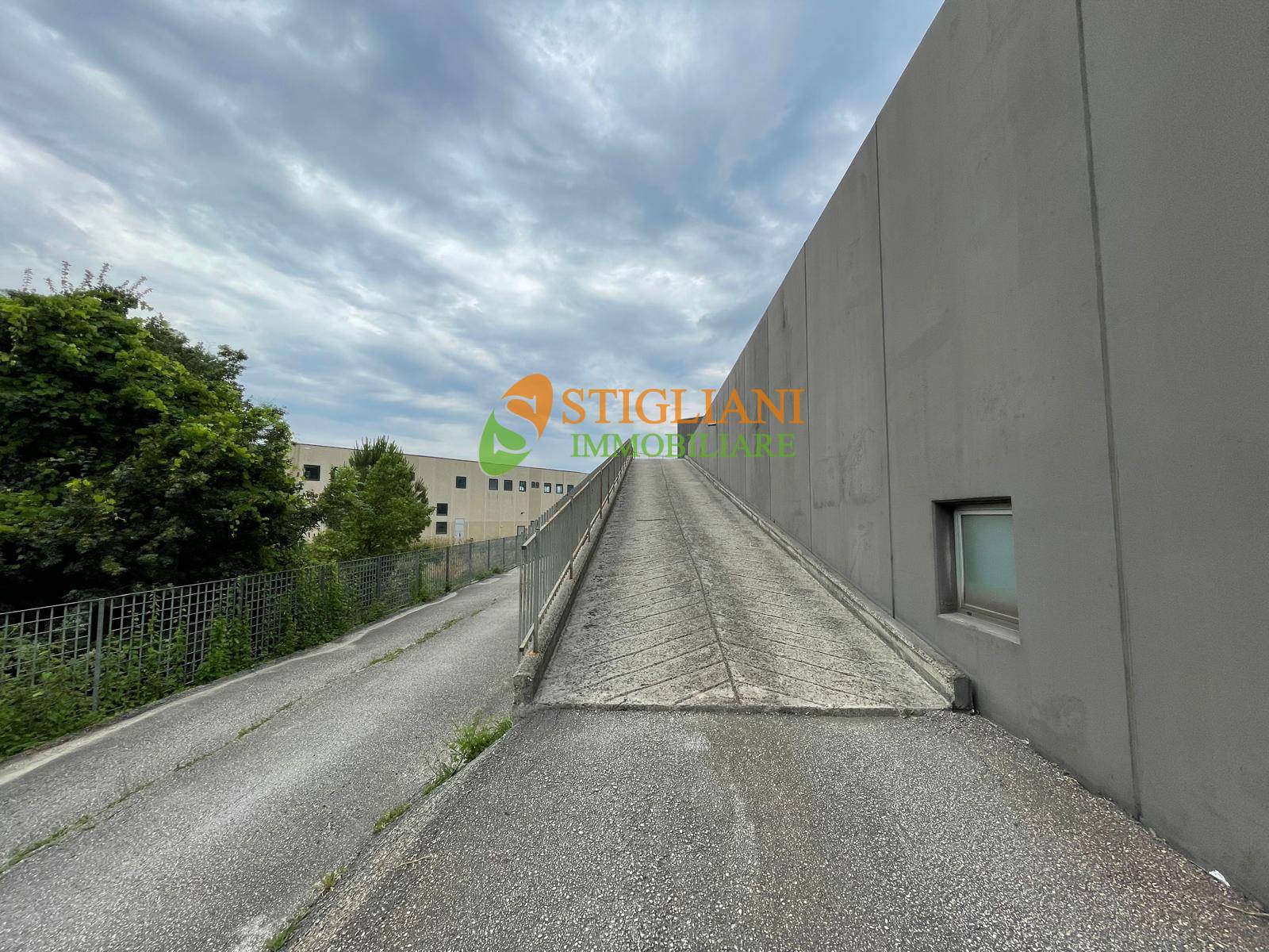 Locale commerciale in affitto a Monteroduni, Localit Spinete