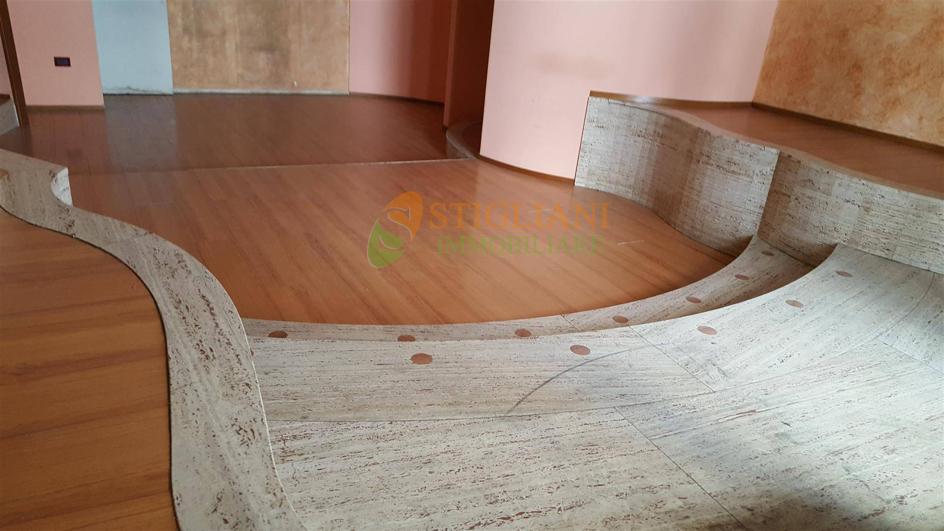 Locale commerciale in affitto a Campobasso, Centro