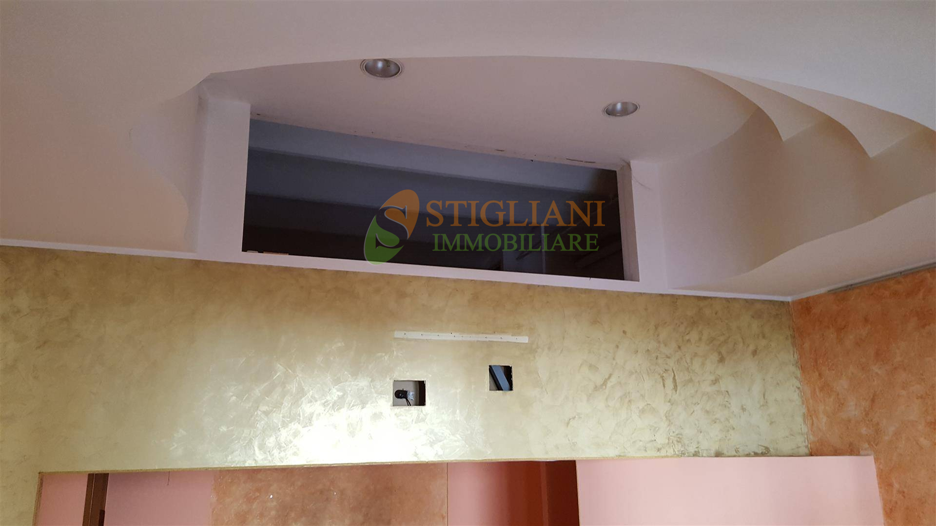 Locale commerciale in affitto a Campobasso, Centro