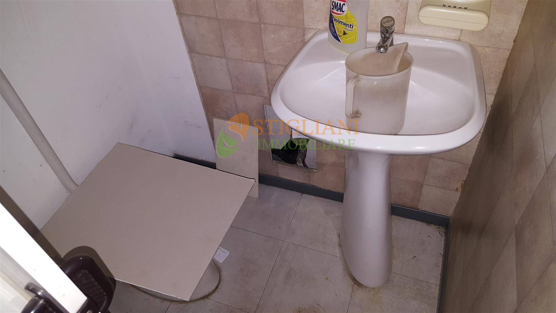 Locale commerciale in affitto a Campobasso, Centro