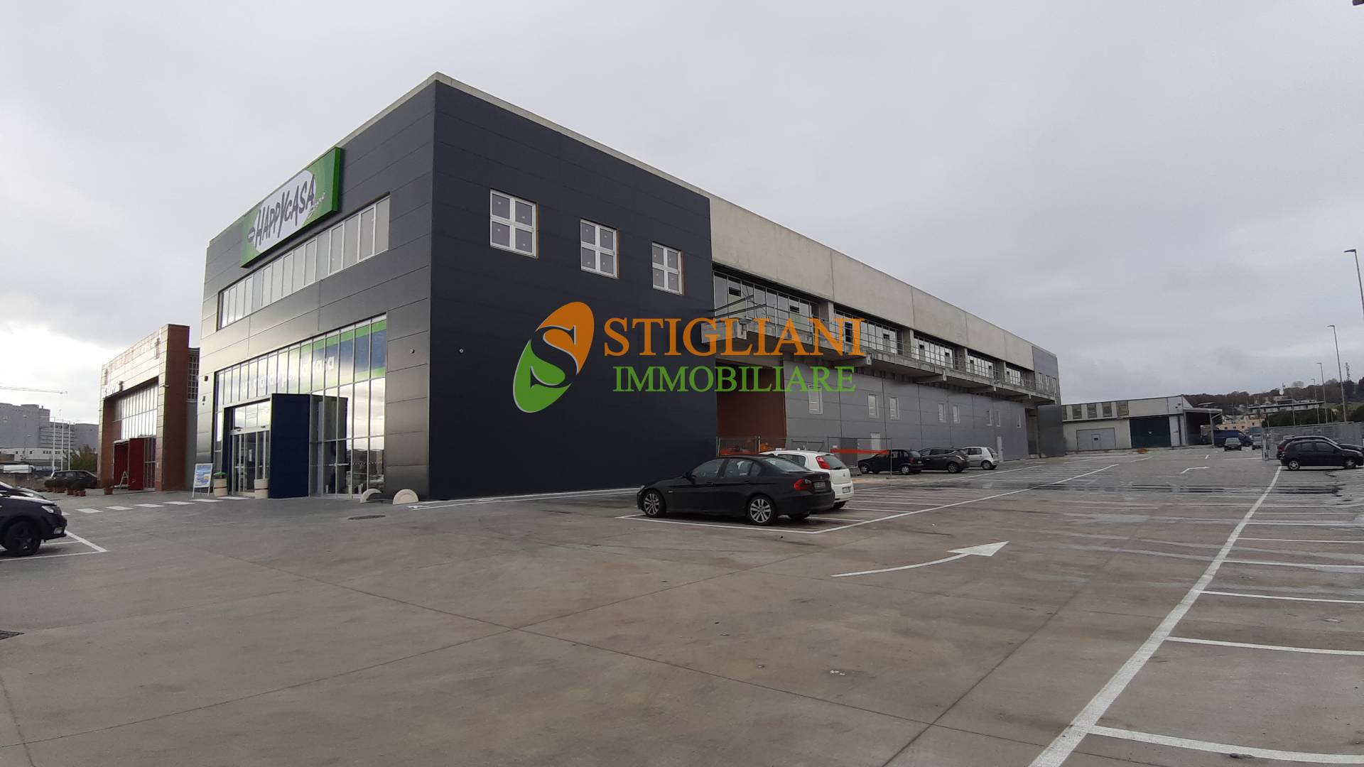 Locale commerciale in vendita a Ripalimosani, Zona Industriale