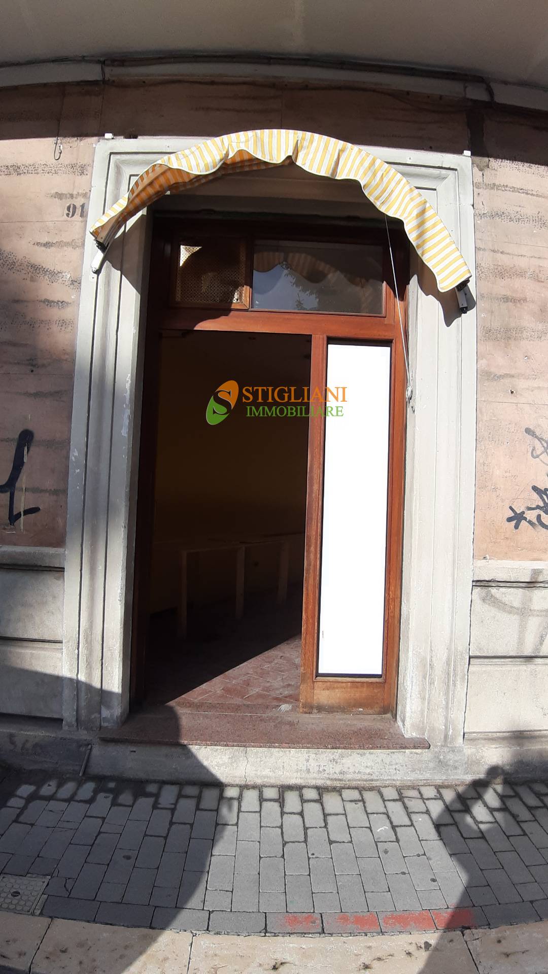 Locale commerciale in affitto a Campobasso, Centro