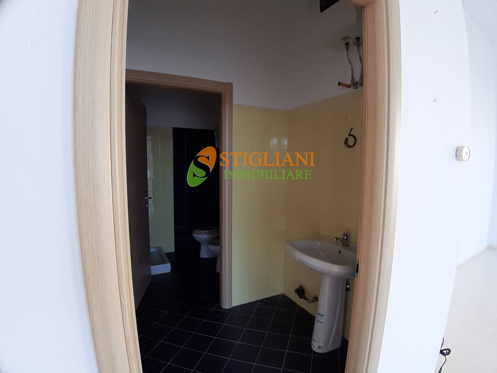 Locale commerciale in affitto a Campobasso, Periferia