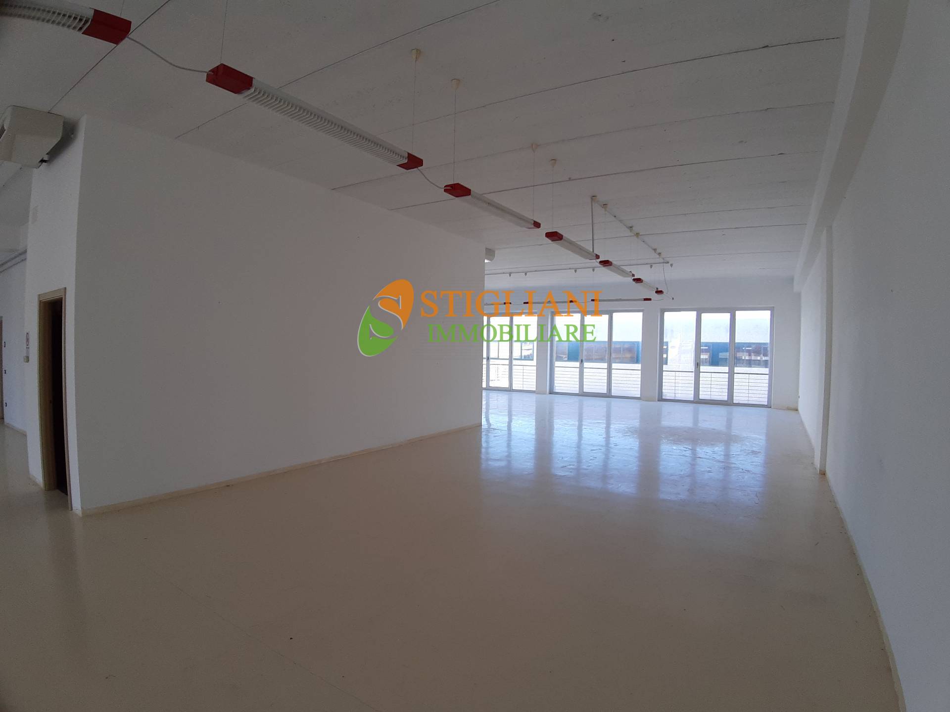 Locale commerciale in affitto a Campobasso, Periferia