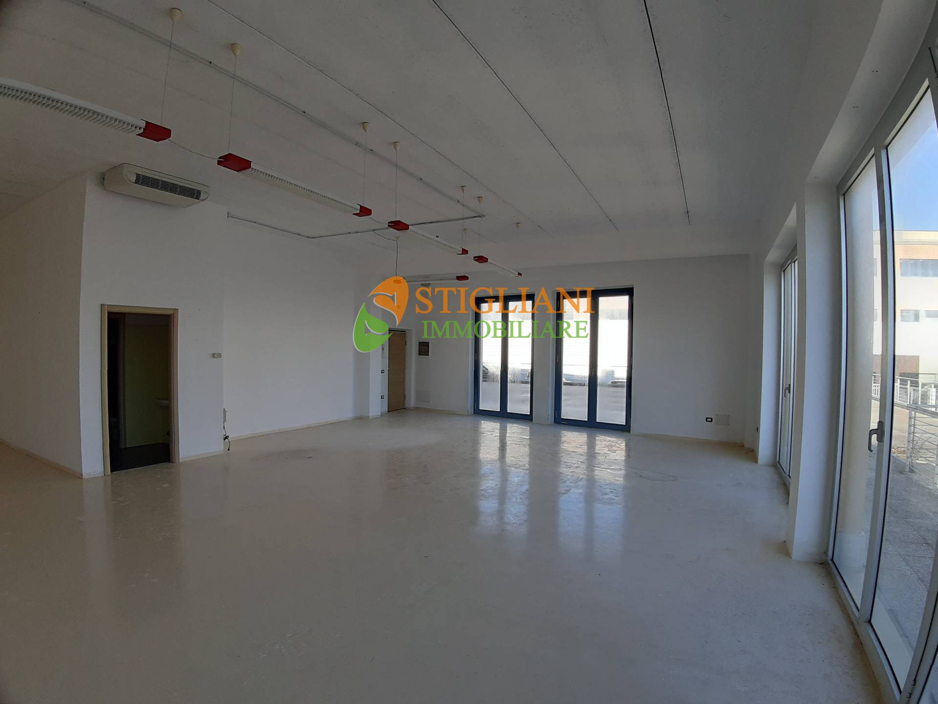 Locale commerciale in affitto a Campobasso, Periferia