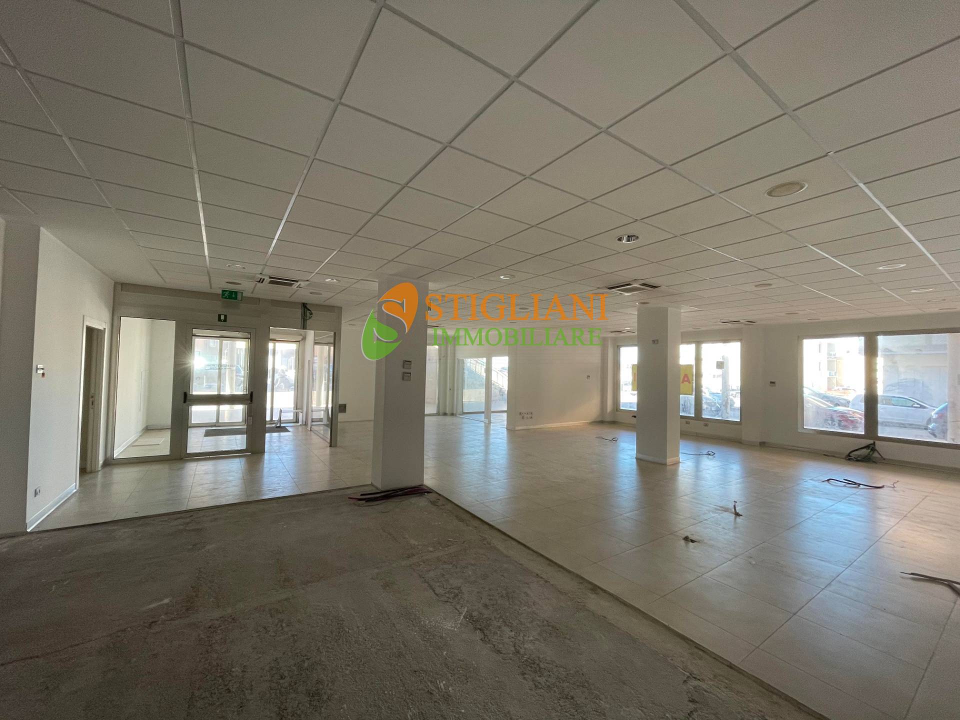 Locale commerciale in vendita a Campobasso, Via Trotta