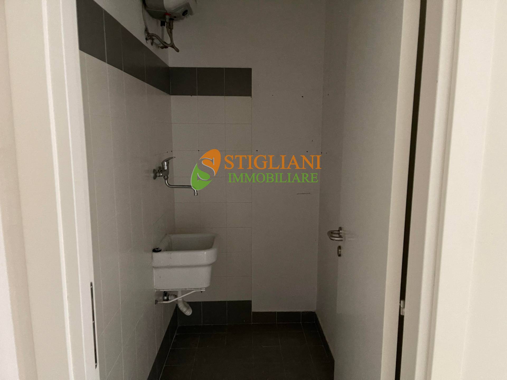 Locale commerciale in vendita a Campobasso, Via Trotta