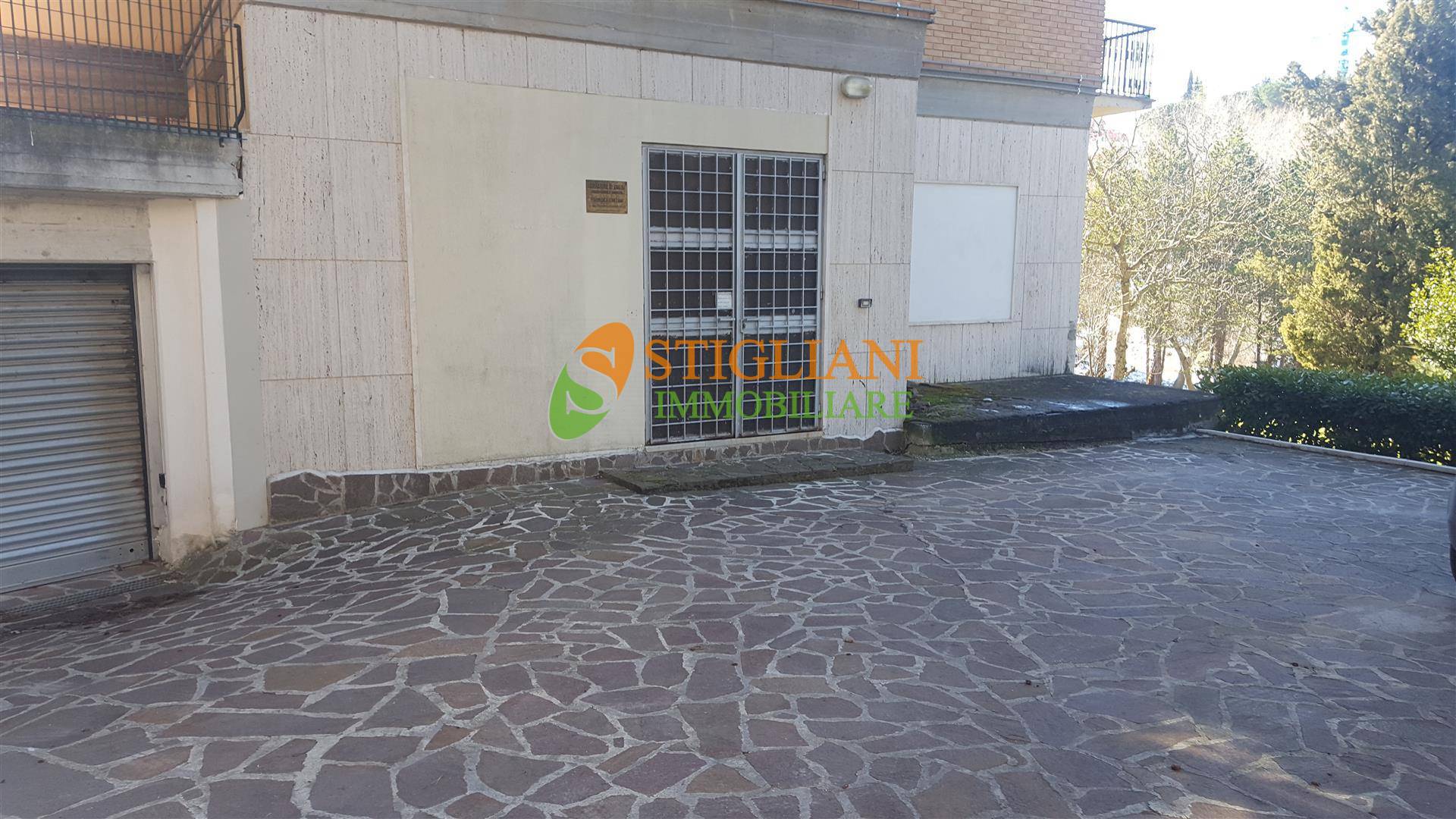 Locale commerciale in affitto a Campobasso, Semicentro