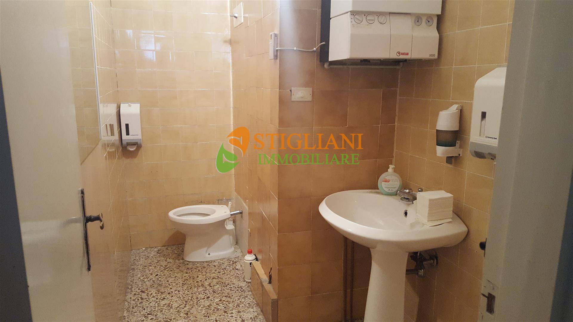 Locale commerciale in affitto a Campobasso, Semicentro