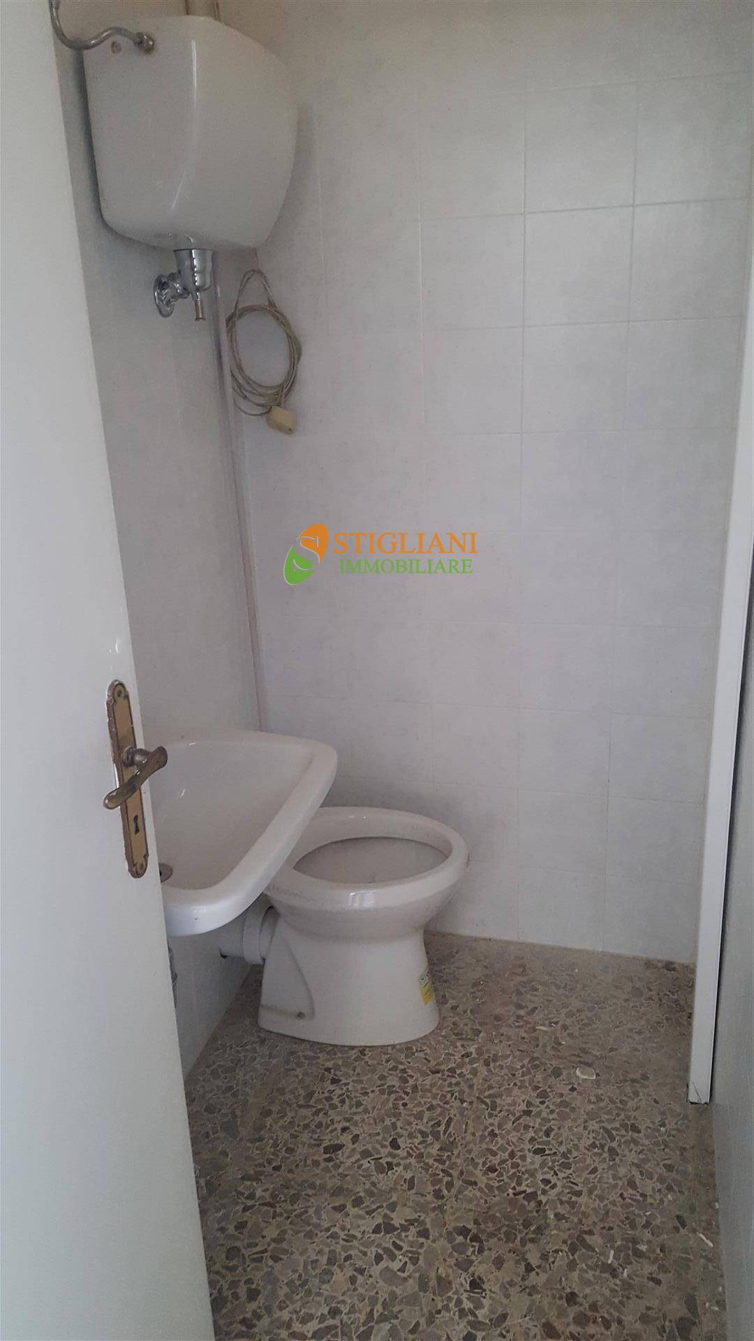 Locale commerciale in affitto a Campobasso, Semicentro