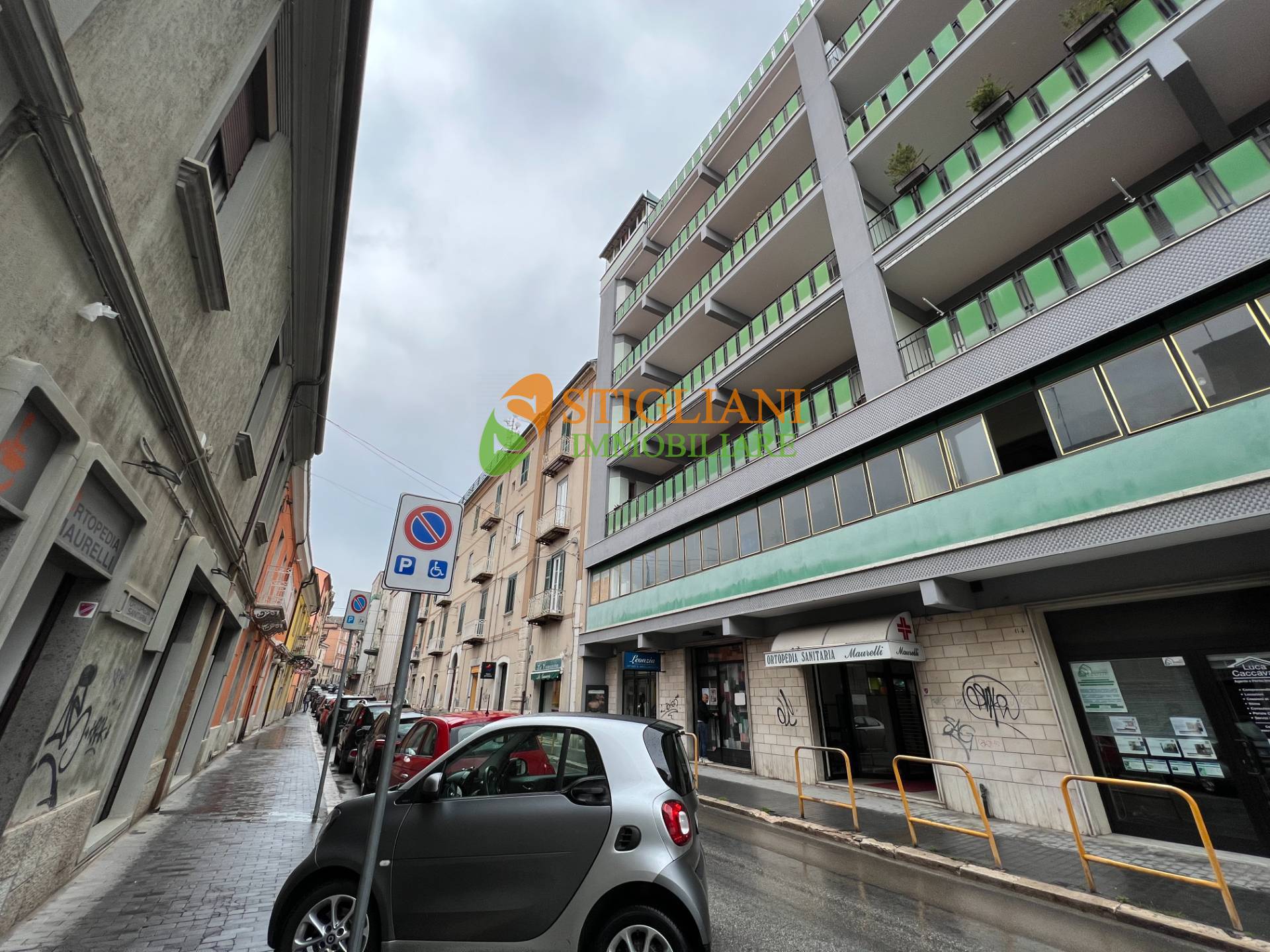 Locale commerciale in affitto a Campobasso, Centro