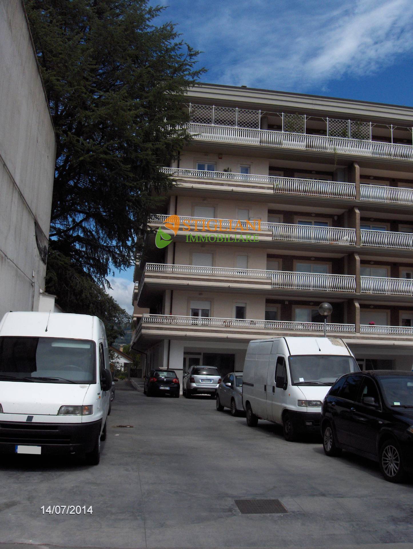 Locale commerciale in vendita a Isernia, via Berta