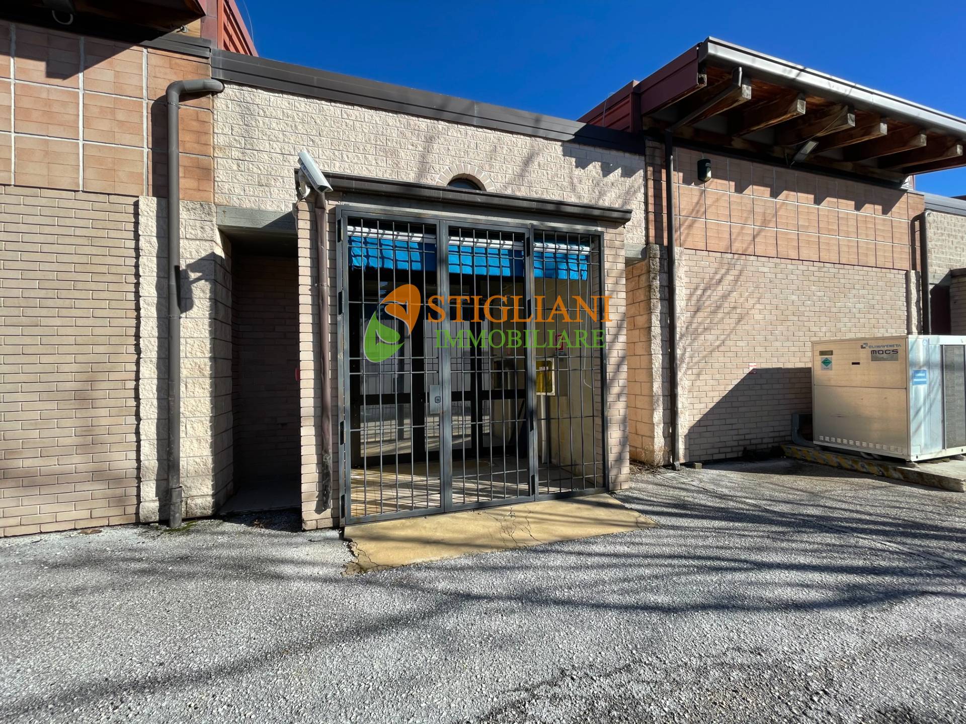 Locale commerciale in vendita a San Massimo, Strada Provinciale