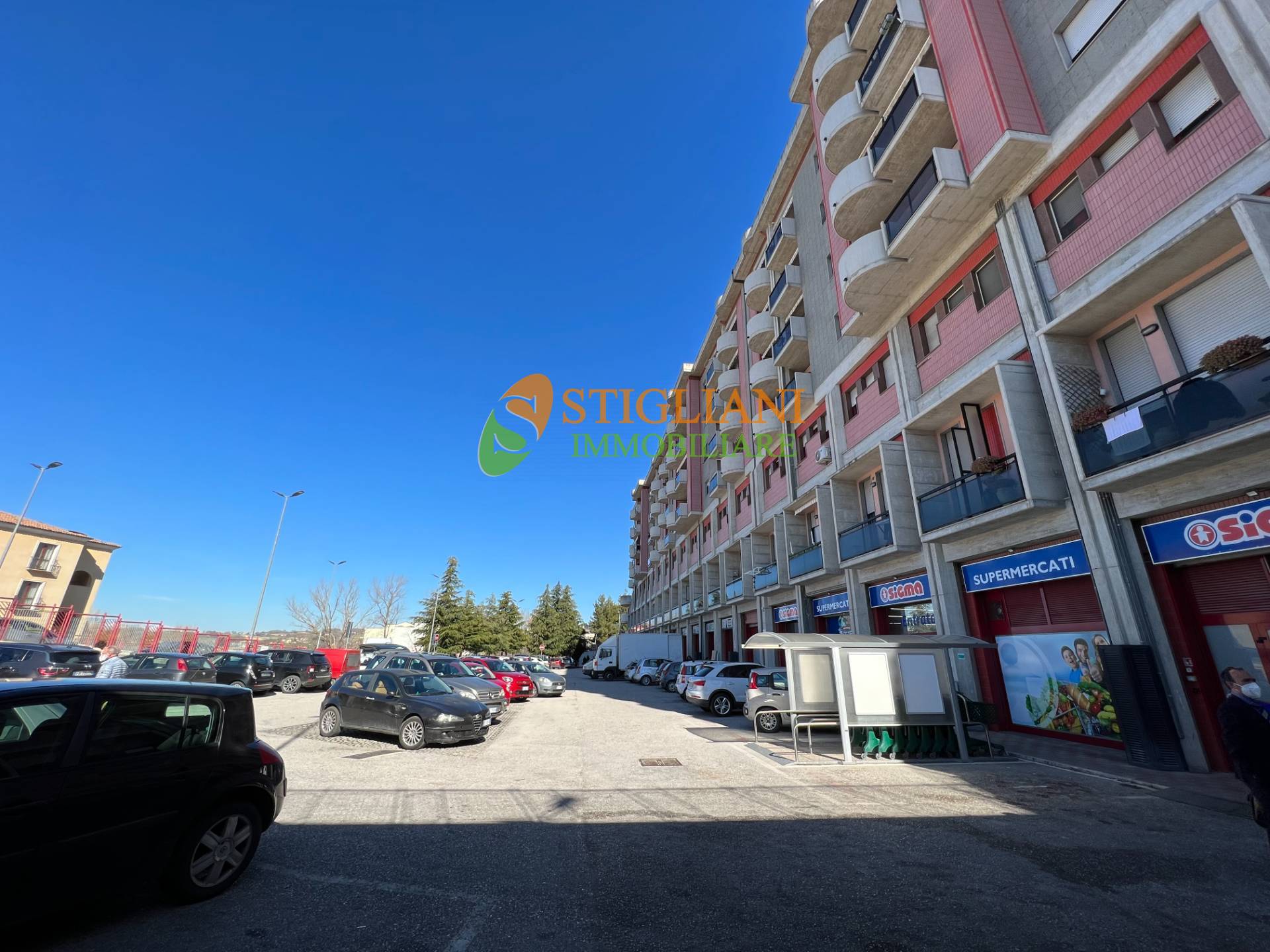 Locale commerciale in vendita a Campobasso, via Guerrizio