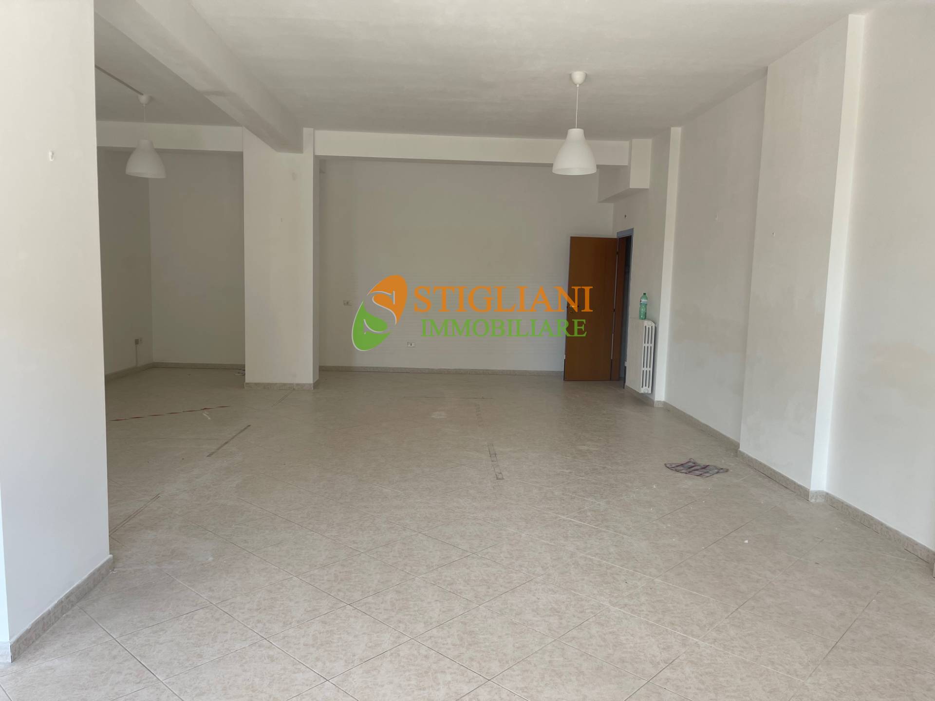 Locale commerciale in vendita a Campobasso, Centro