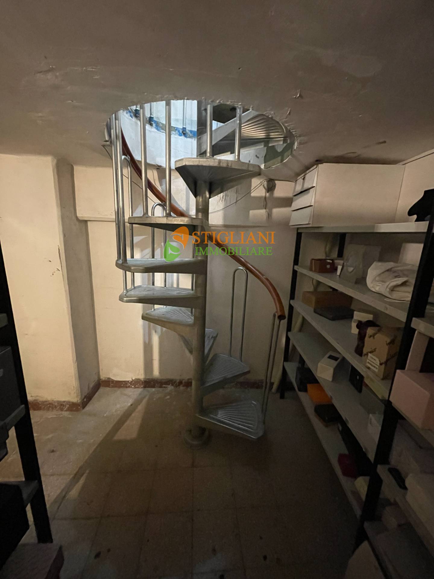 Locale commerciale in affitto a Campobasso, Centro