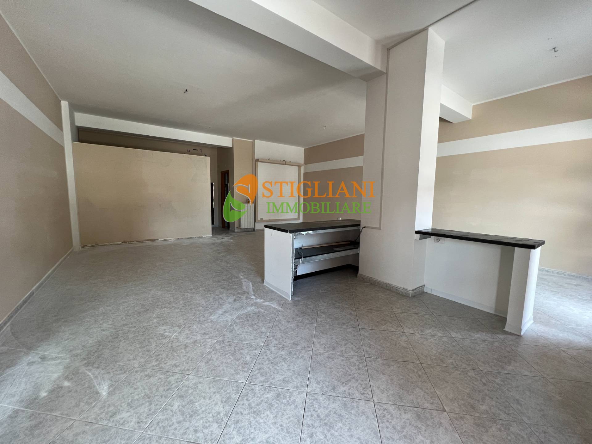 Locale commerciale in vendita a Campobasso, Centro