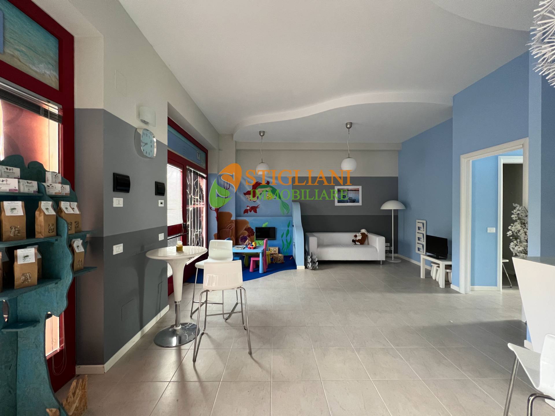 Locale commerciale in affitto a Campobasso, Centro